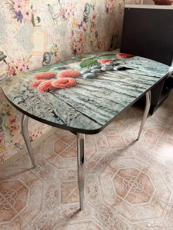 Стол кухонный