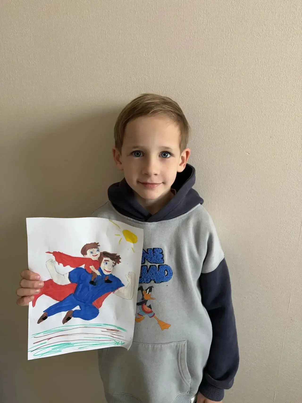 🎨 Алексей Кознов,ученик 2Б класса, участвует в выставке рисунков «Мой папа — мой герой...