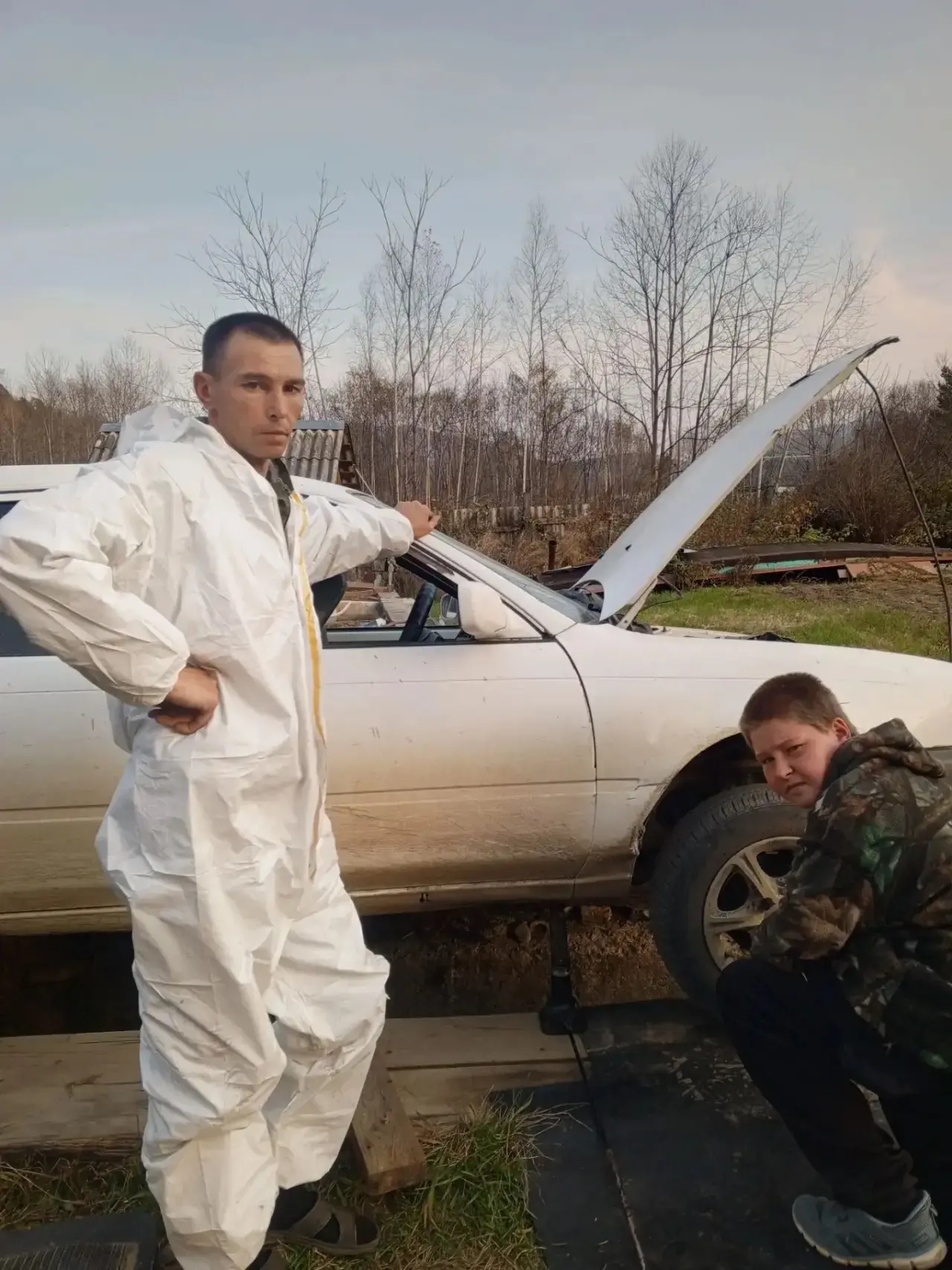 Мой папа — настоящий мастер на все руки. Он может починить любую технику и любой домашн...