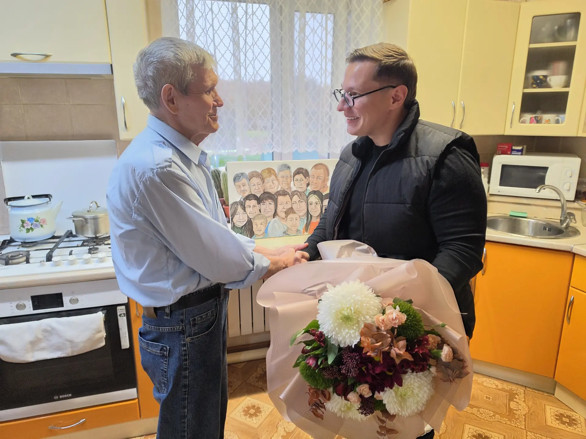 Сегодня поздравил с 85‑летием ветерана труда Сергея Михайловича Белова 🤝