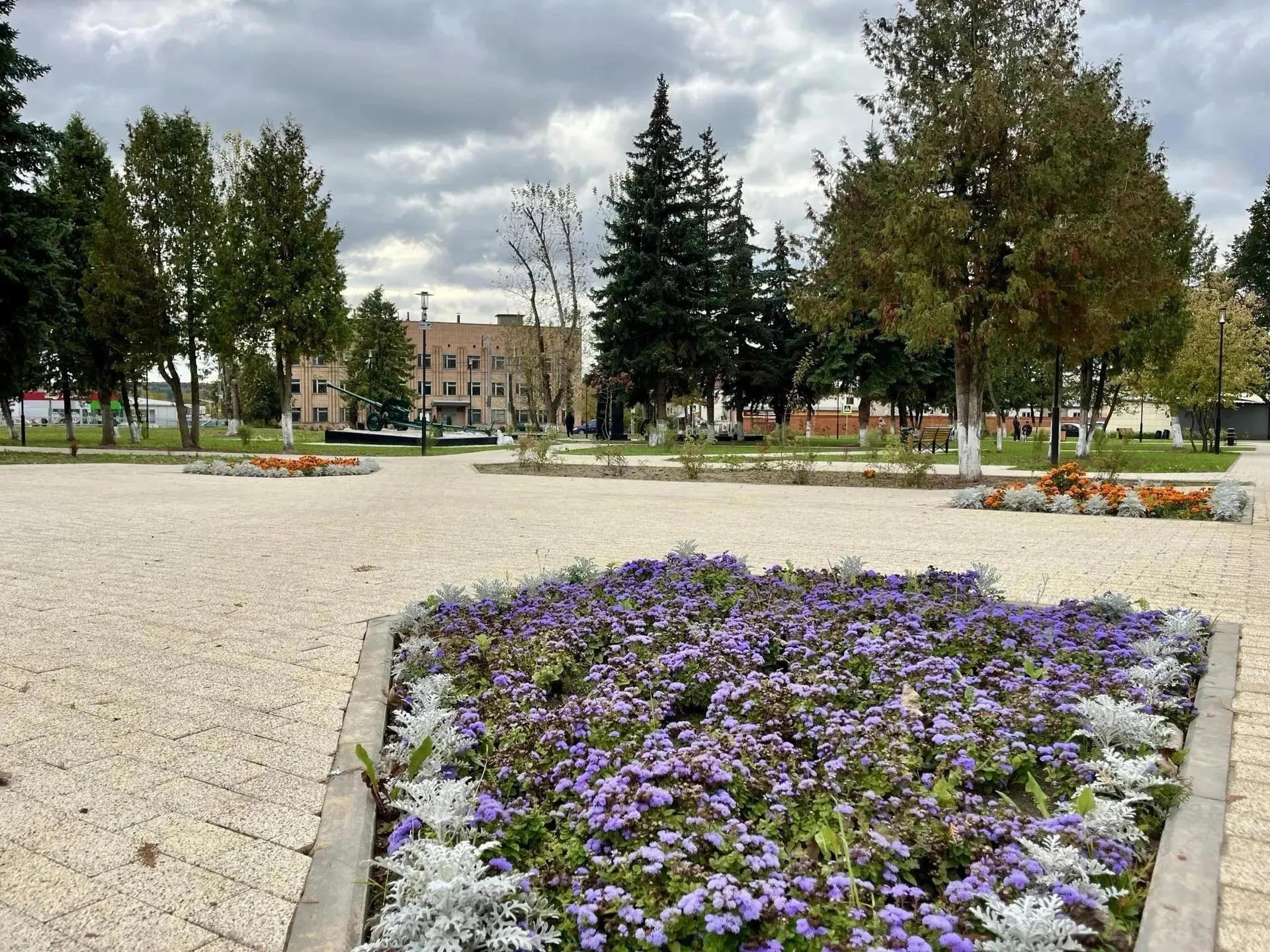 🌳 Сквер имени маршала Катукова в Озёрах преображается