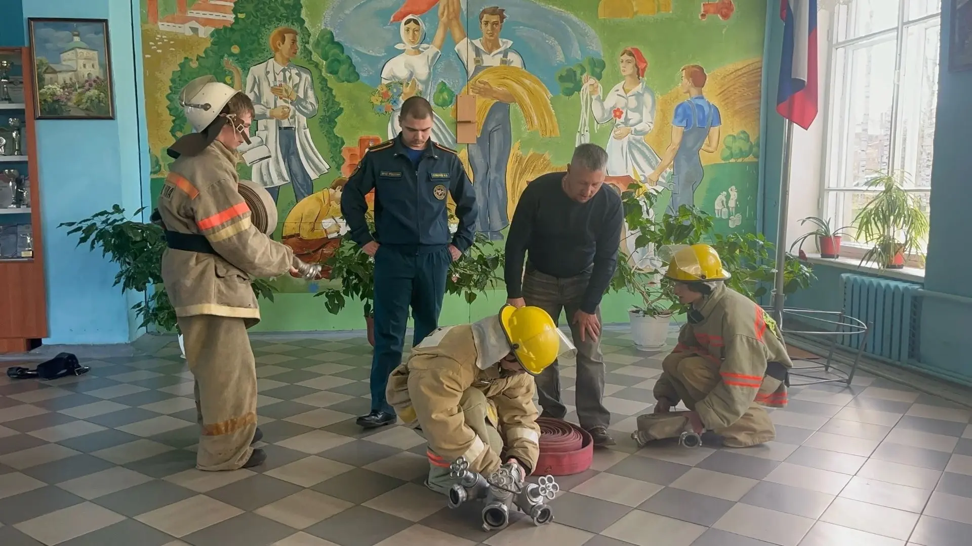 📌Профессия «ПОЖАРНЫЙ» почетна и трудна.