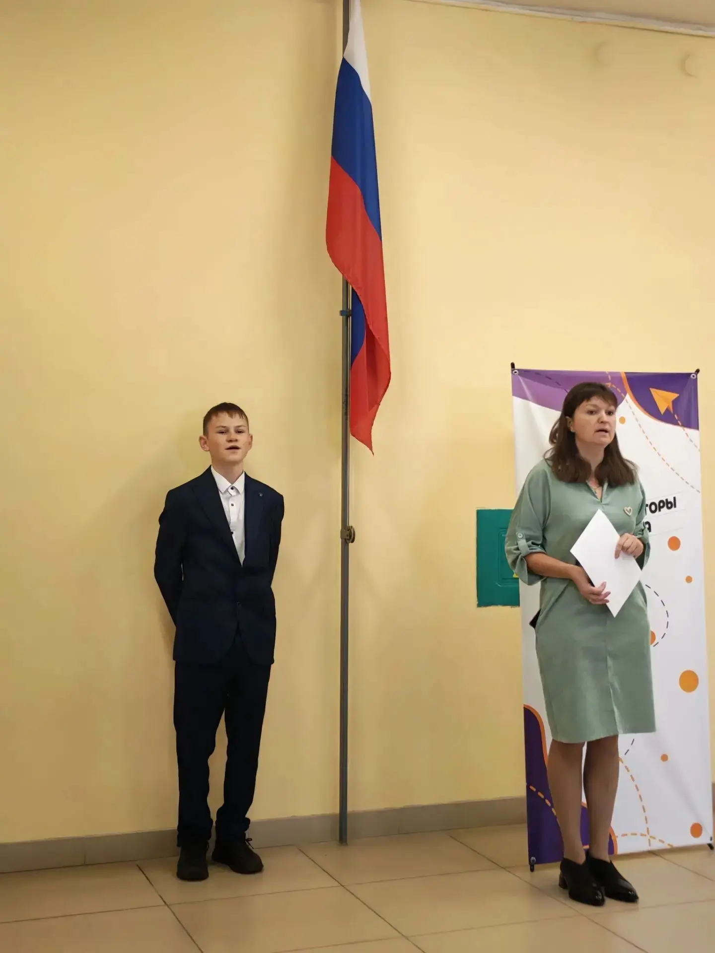 🇷🇺 Торжественно и гордо начинаем новую учебную неделю! 🇷🇺