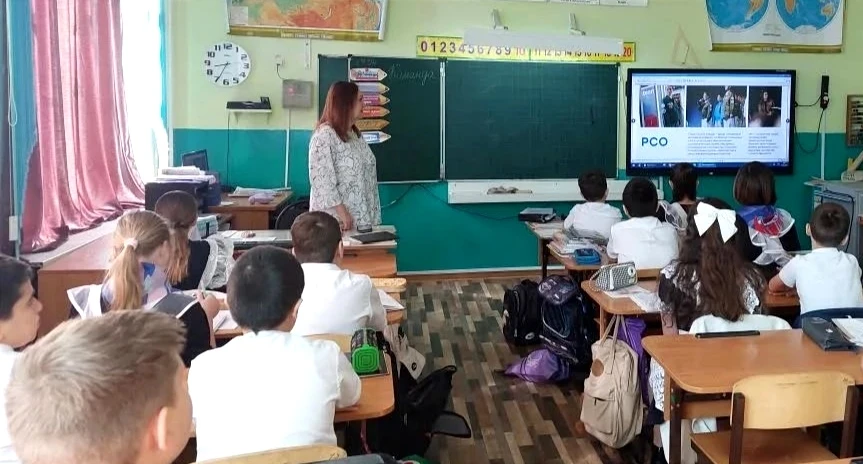 В Егорлыкском районе учителя получают надбавку в 10 тысяч рублей... Подробнее читайте н...