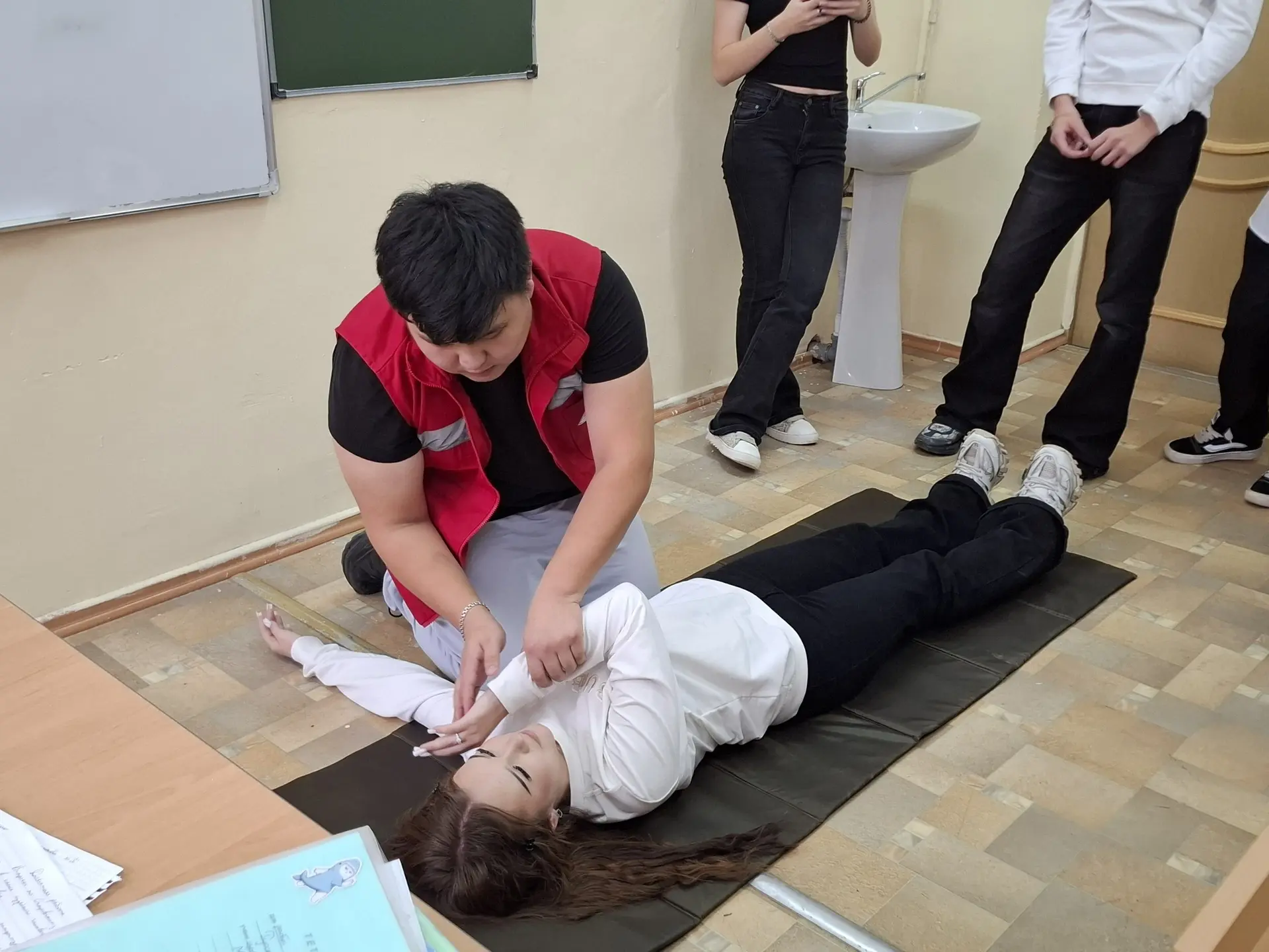 Знать, как спасти жизнь – это суперсила! 🦸‍♂️🦸‍♀️