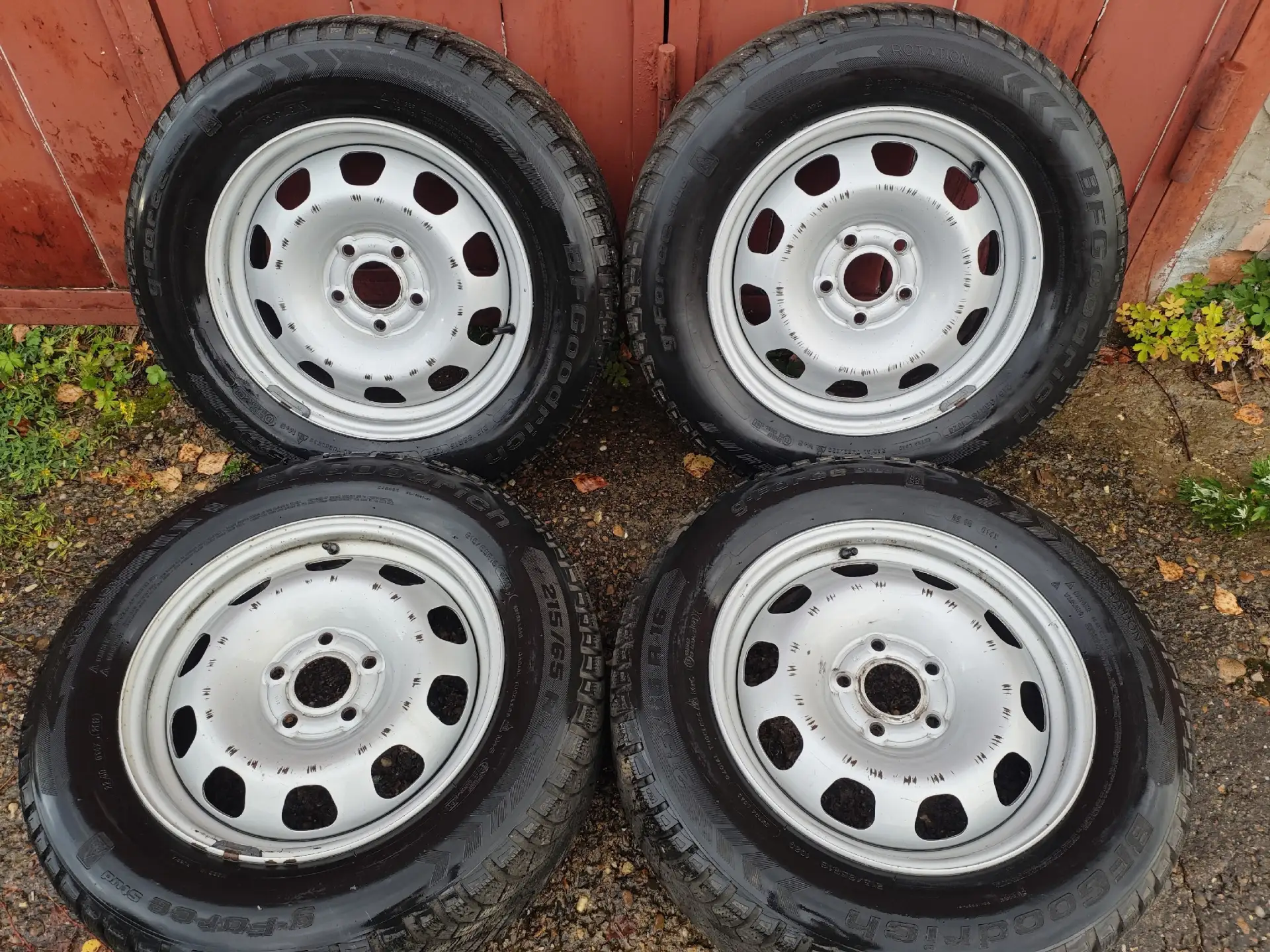 Продам зимние колеса R16 5/114.3  215/65