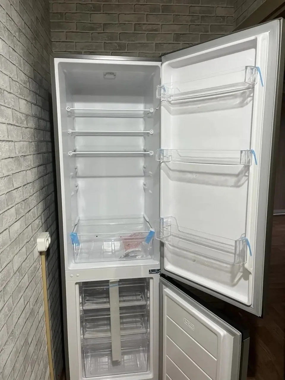 Продам абсолютно новый холодильник, ошиблись с размером, 27 тыс, 89277104099