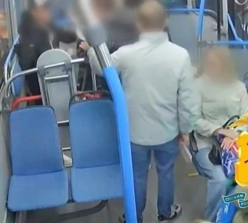 В Ярославле мужчина в автобусе угрожал ножом подростку