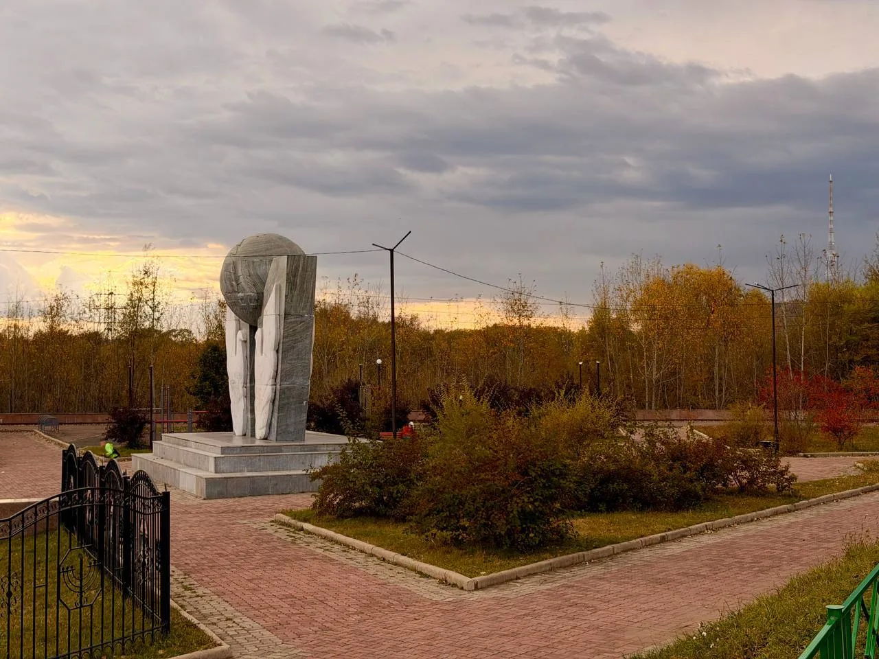 В течение суток в Биробиджане ожидается переменная облачность, +8..10°, ветер слабый. А...