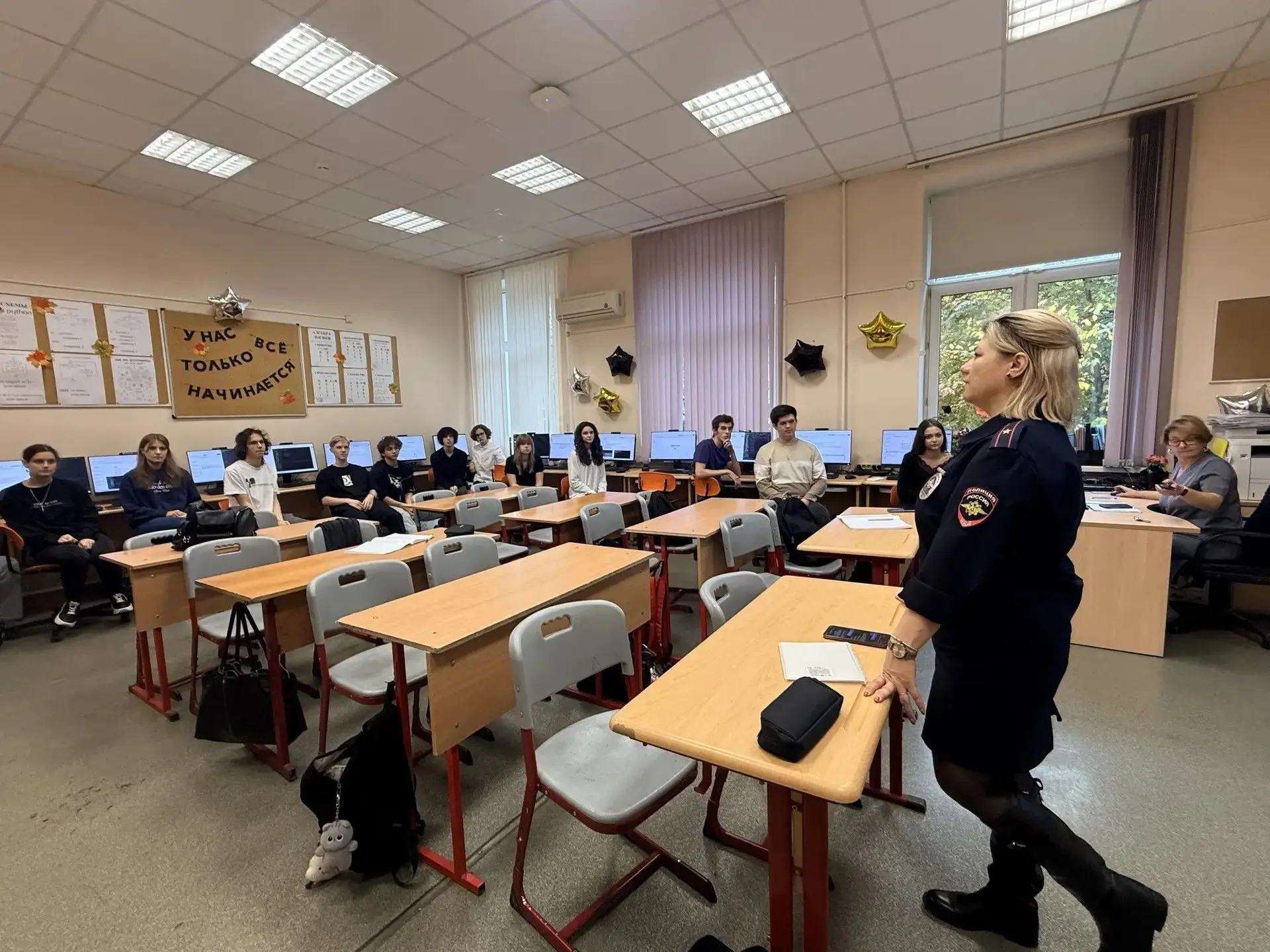 В Школьном отделении №1 прошли встречи с инспектором полиции для учеников 11 классов