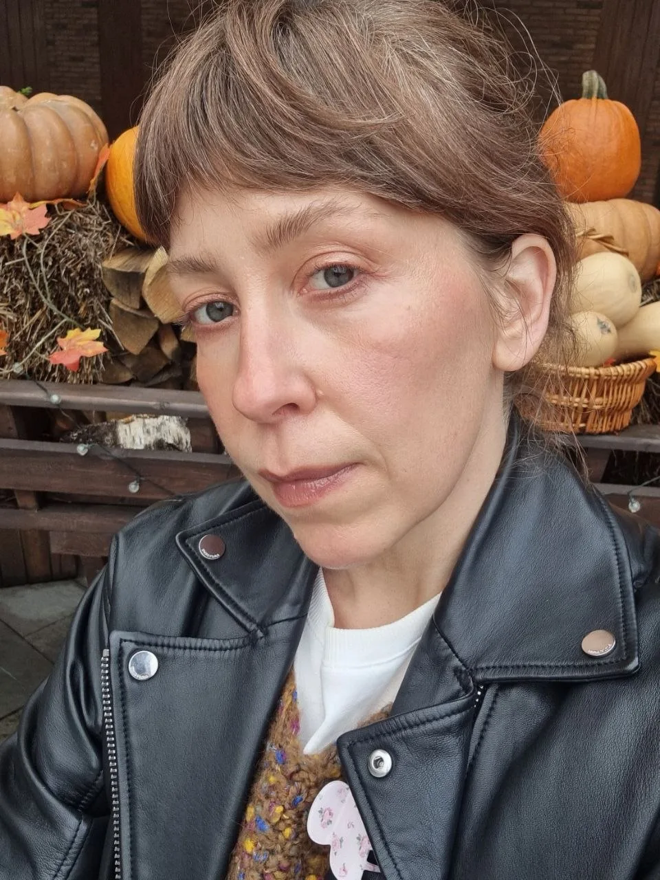 - А вам какие больше нравятся румяна, холодные или теплые?