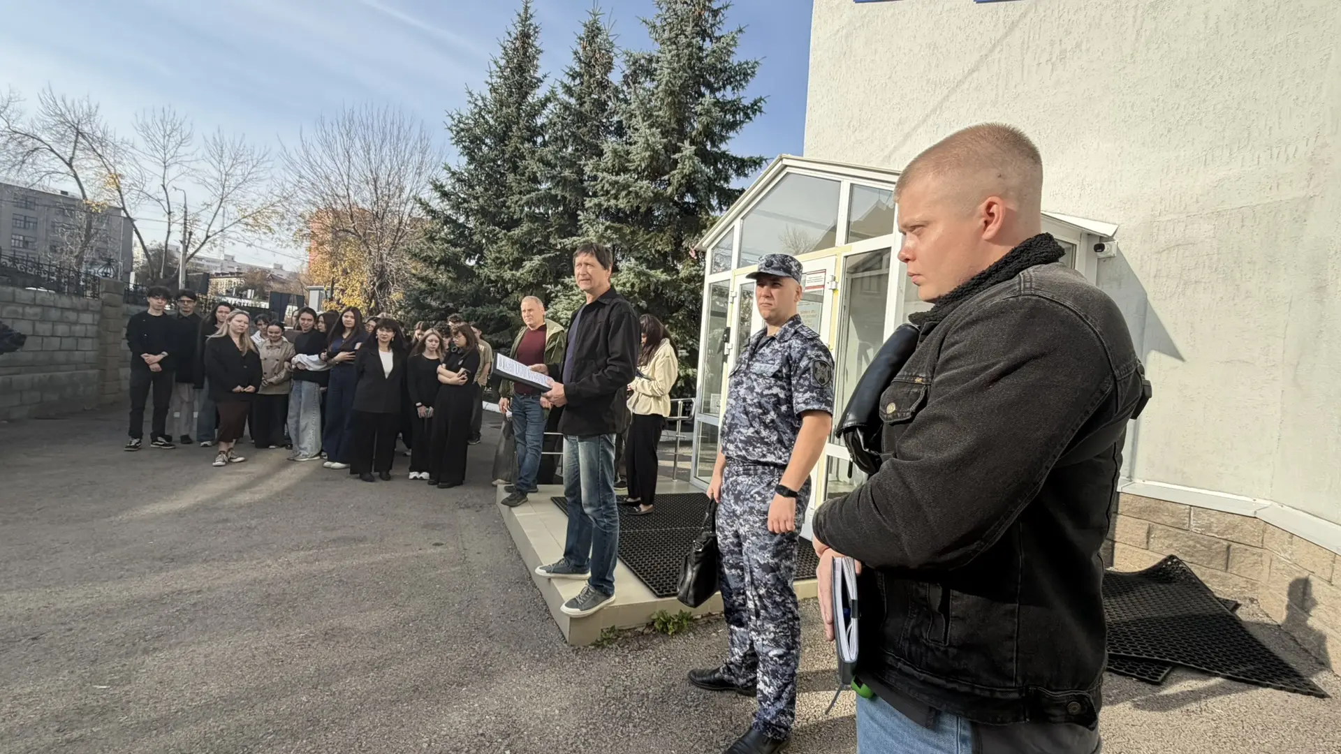 Сегодня в УК 10 «Центр педагогических компетенций»  прошли плановые учения по безопасно...