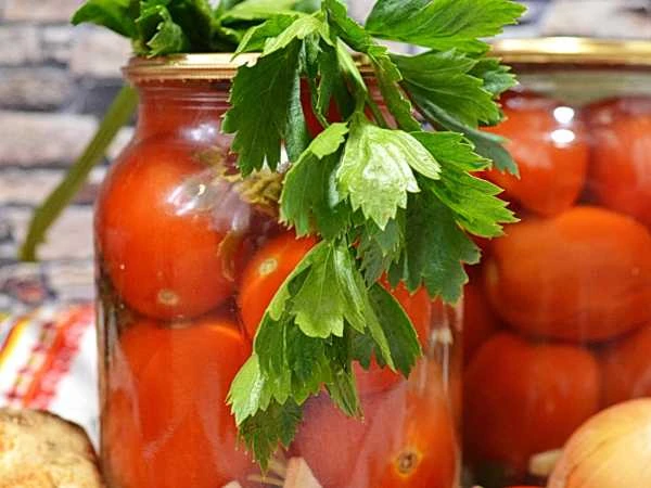 🍅 Маринованные помидоры с сельдереем и чесноком
