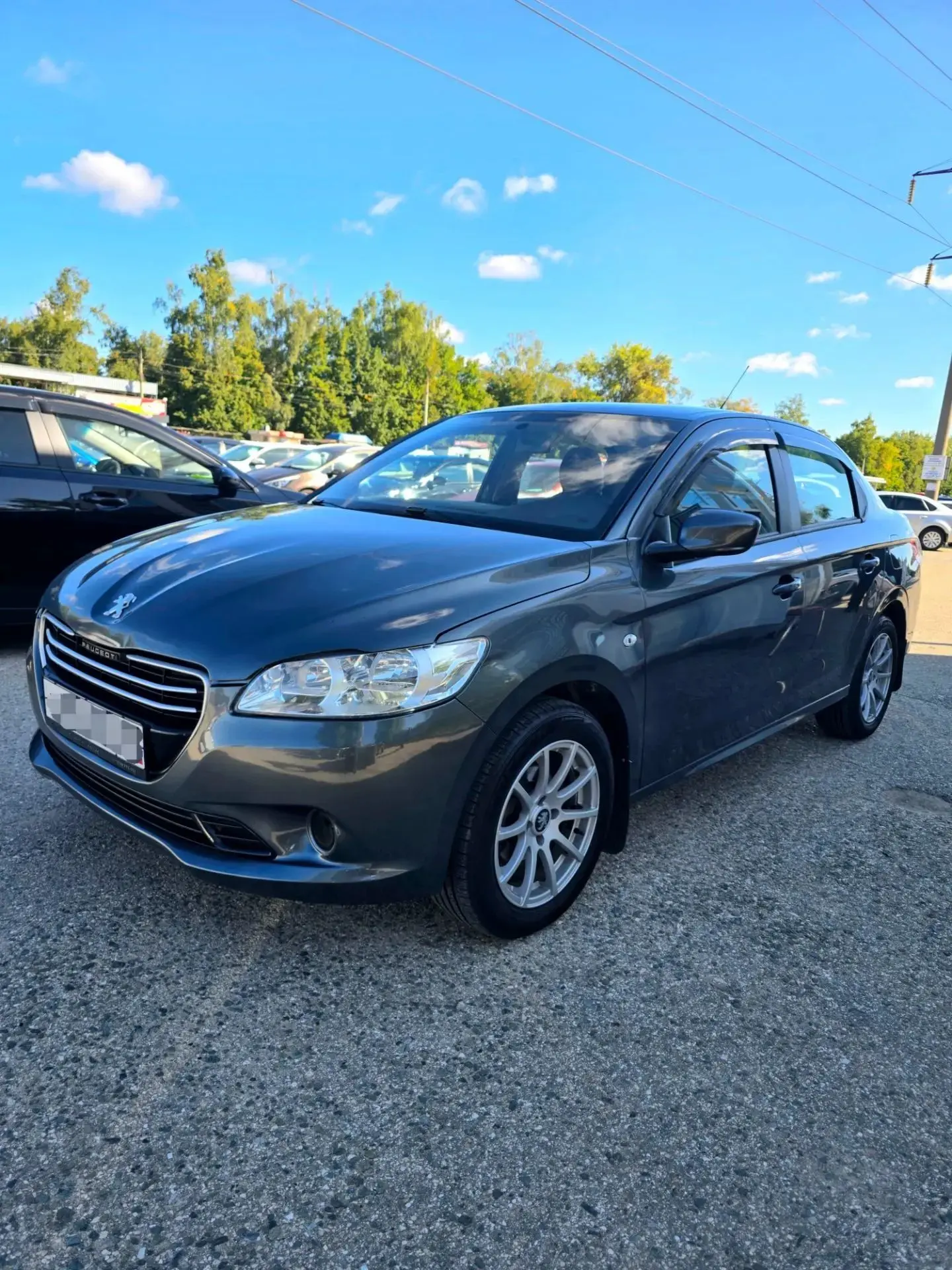В продаже отличный Peugeot 301 Автомобиль 2013г, с двигателем 1.6л на механике.