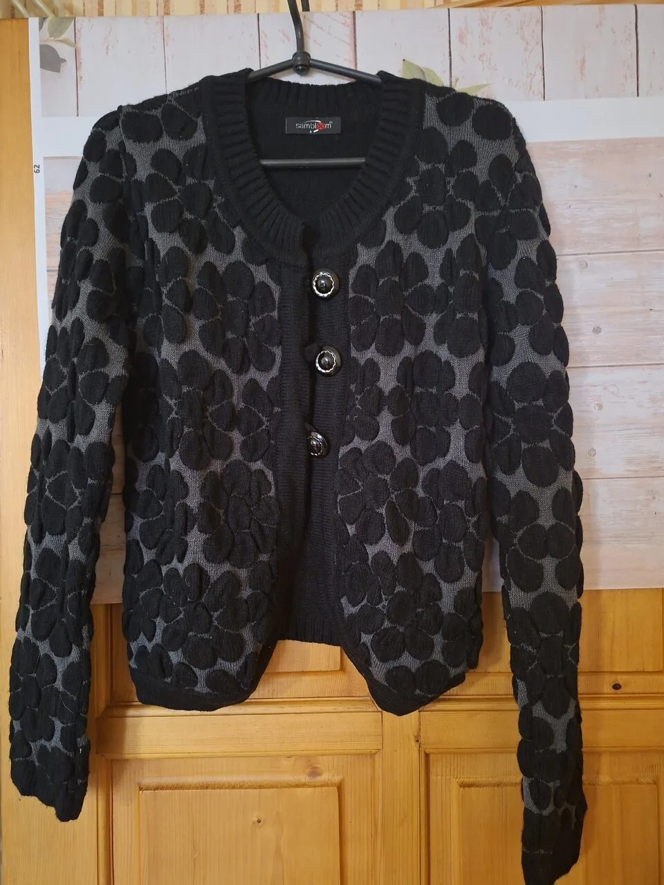 Продам по 500 руб за шт. Донецк +79493220551