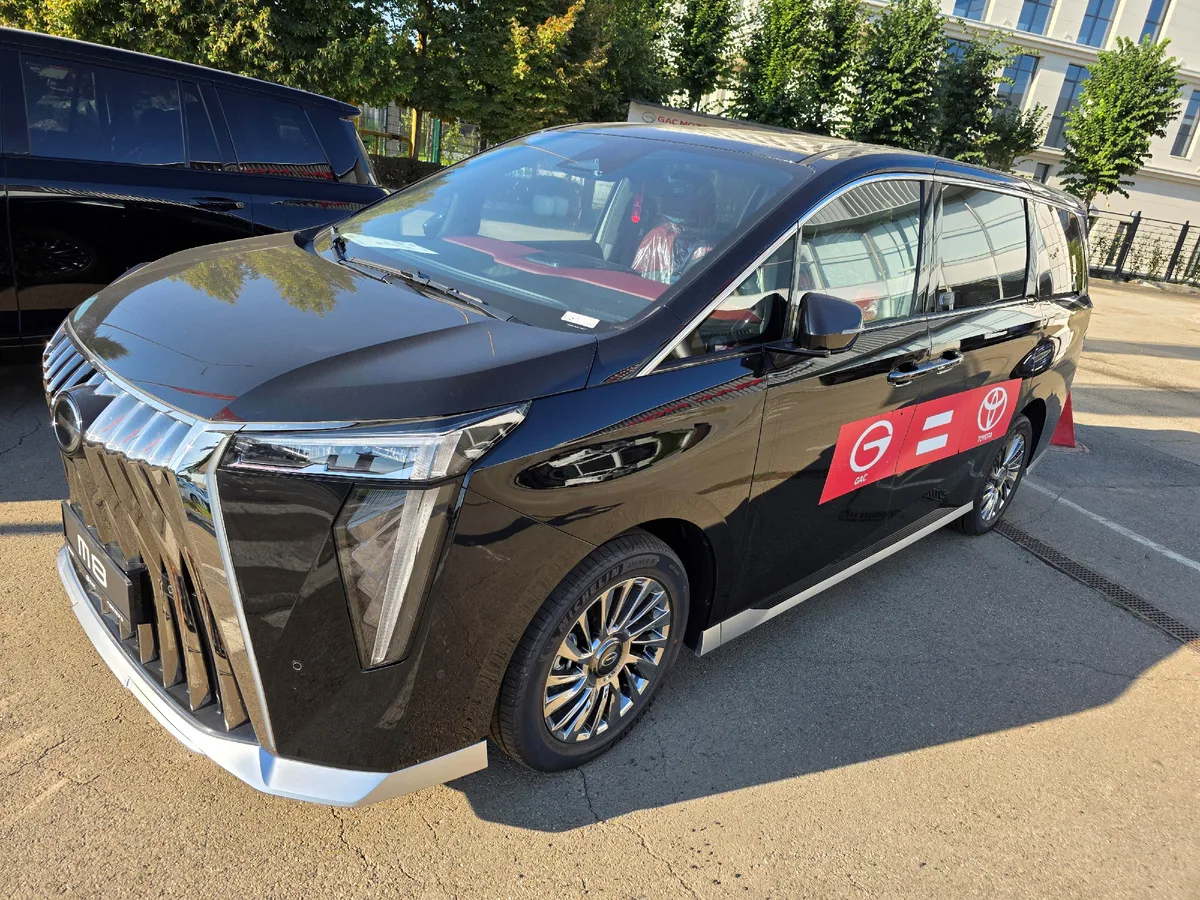 GAC M8 — бизнес-вэн, который закрывает две задачи сразу.
