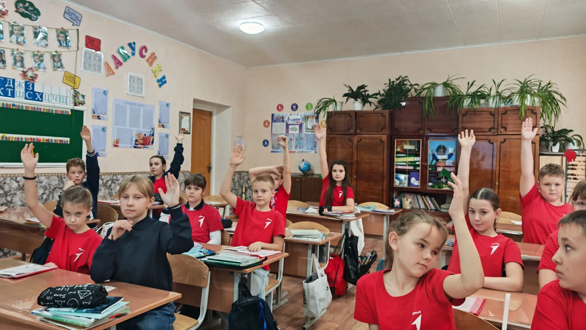 В 4- Б классе прошёл киберурок. Ребята в очередной раз вспомнили правила поведения в ин...