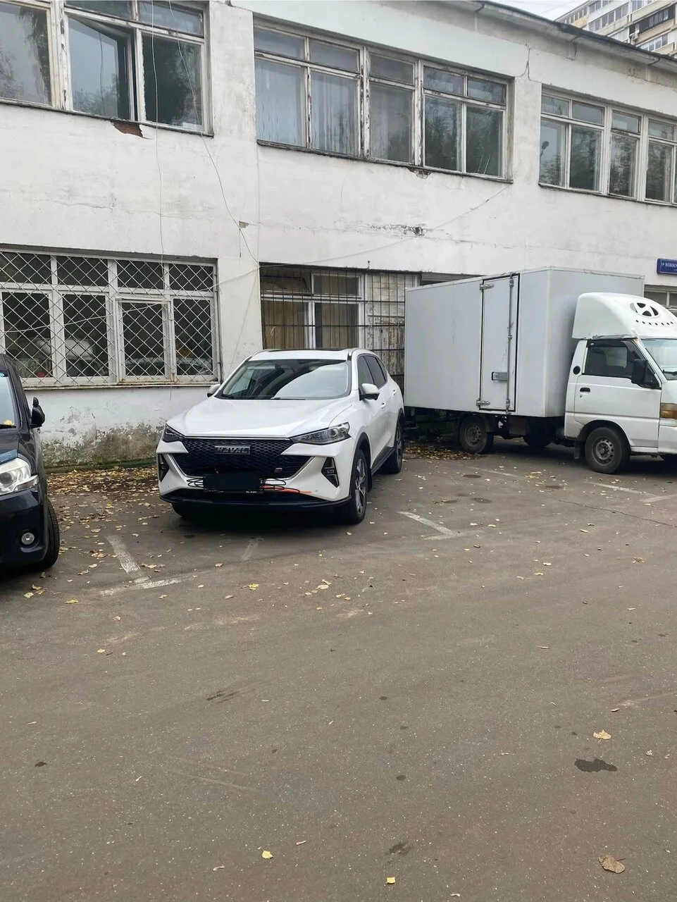 Рубрика «паркуюсь, как хочу» добралась и до 1-й Новокузнецкой улицы.