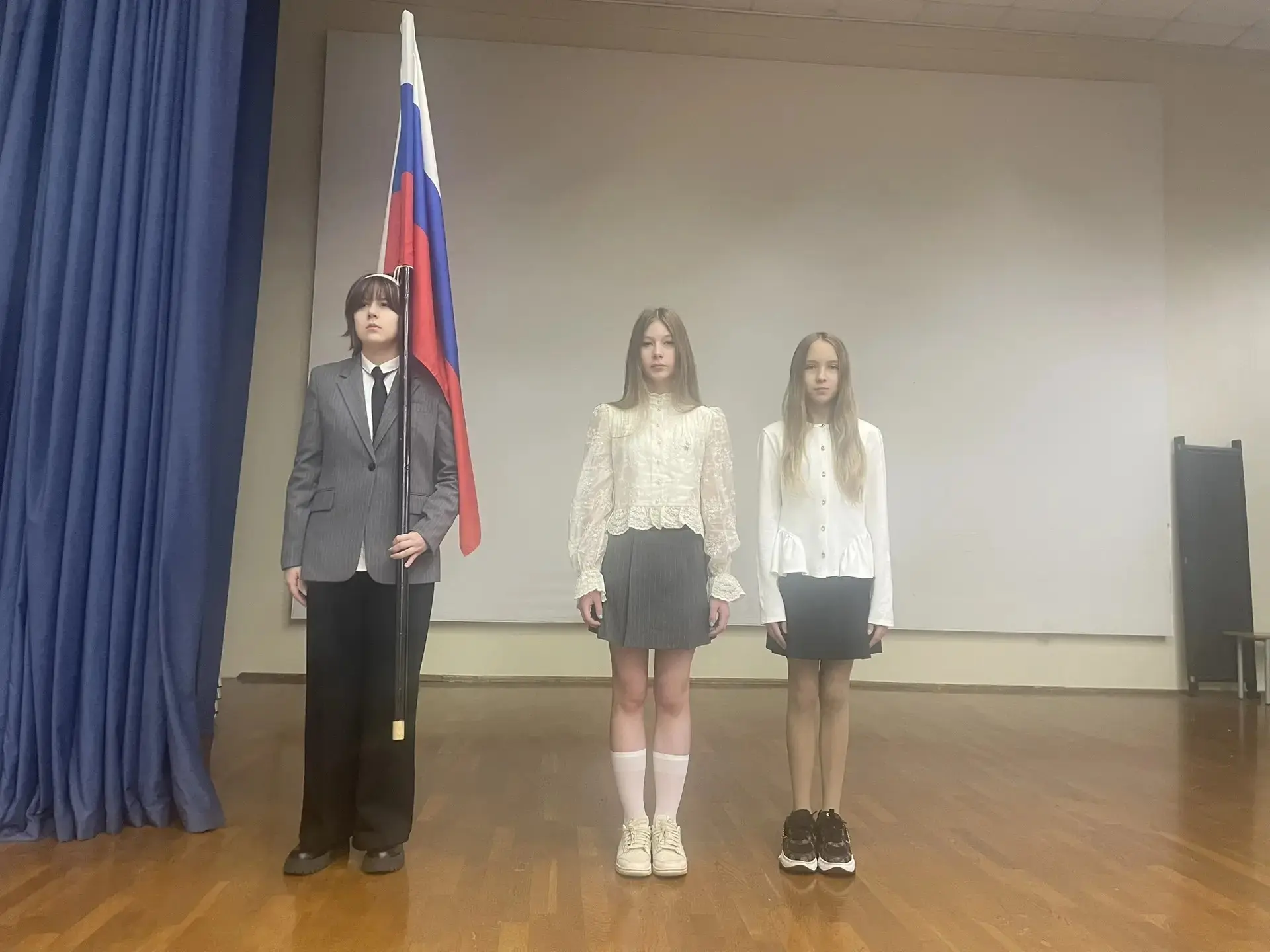 Церемония поднятия флага