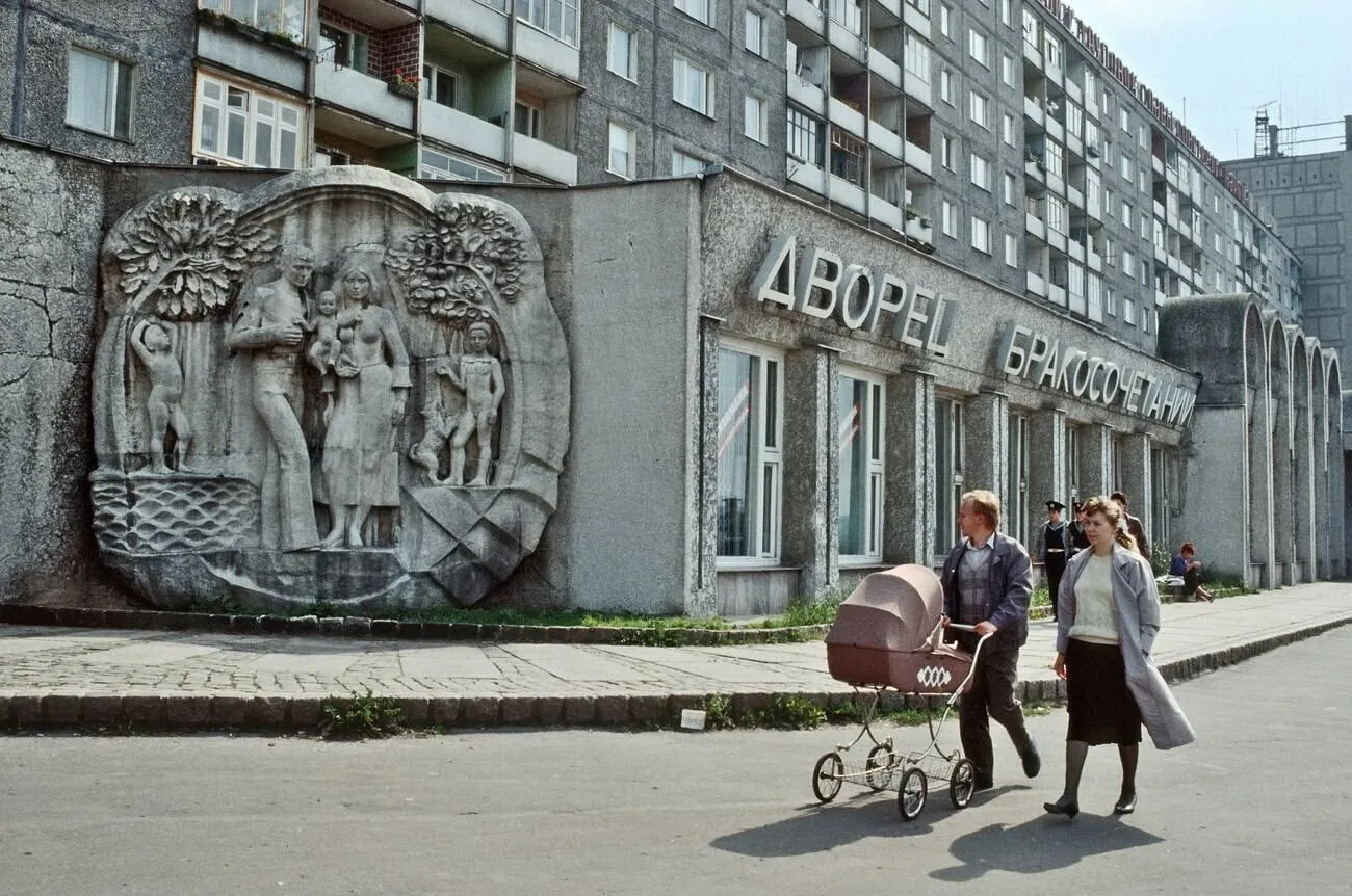 В октябре 1985 года в Калининграде на улице Зарайской был открыт Дворец бракосочетаний.