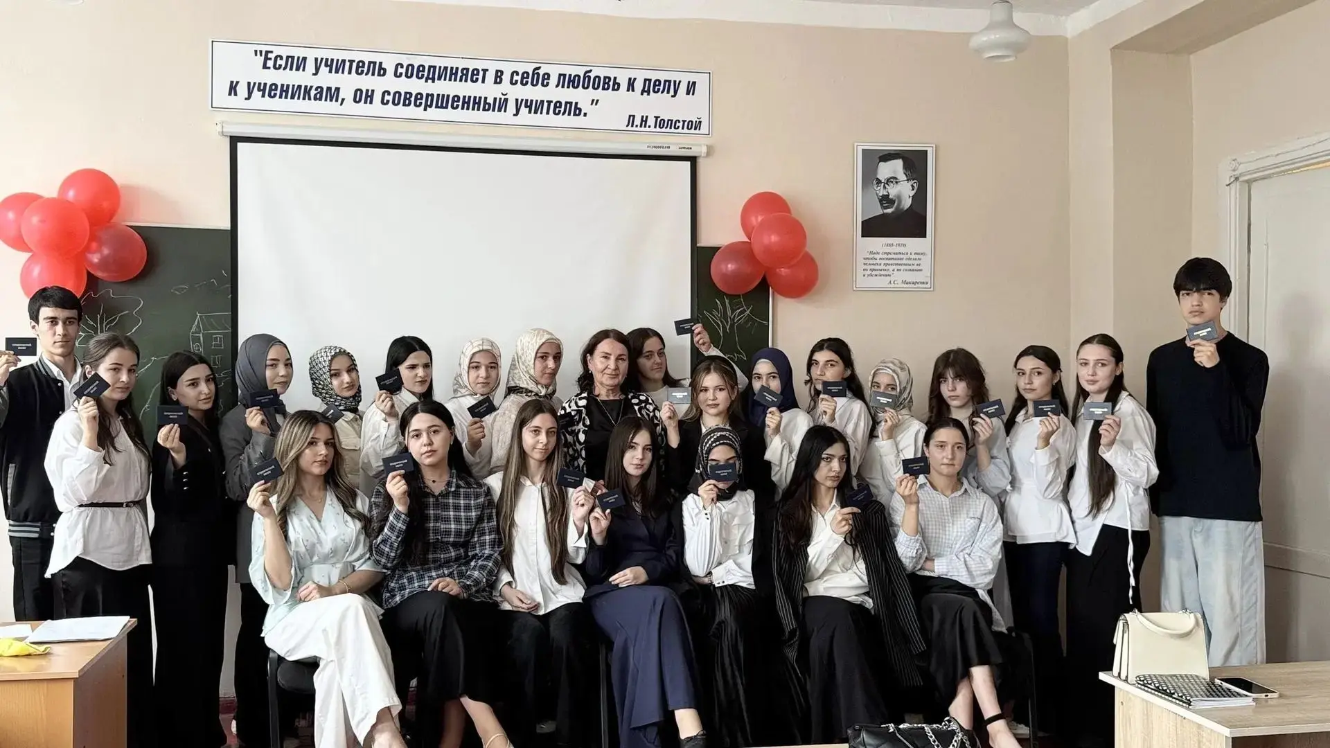 15 октября на 1 «Е»курсе ОПНК (куратор Меджидова В.Г. ) прошел классный час  «Посвящени...