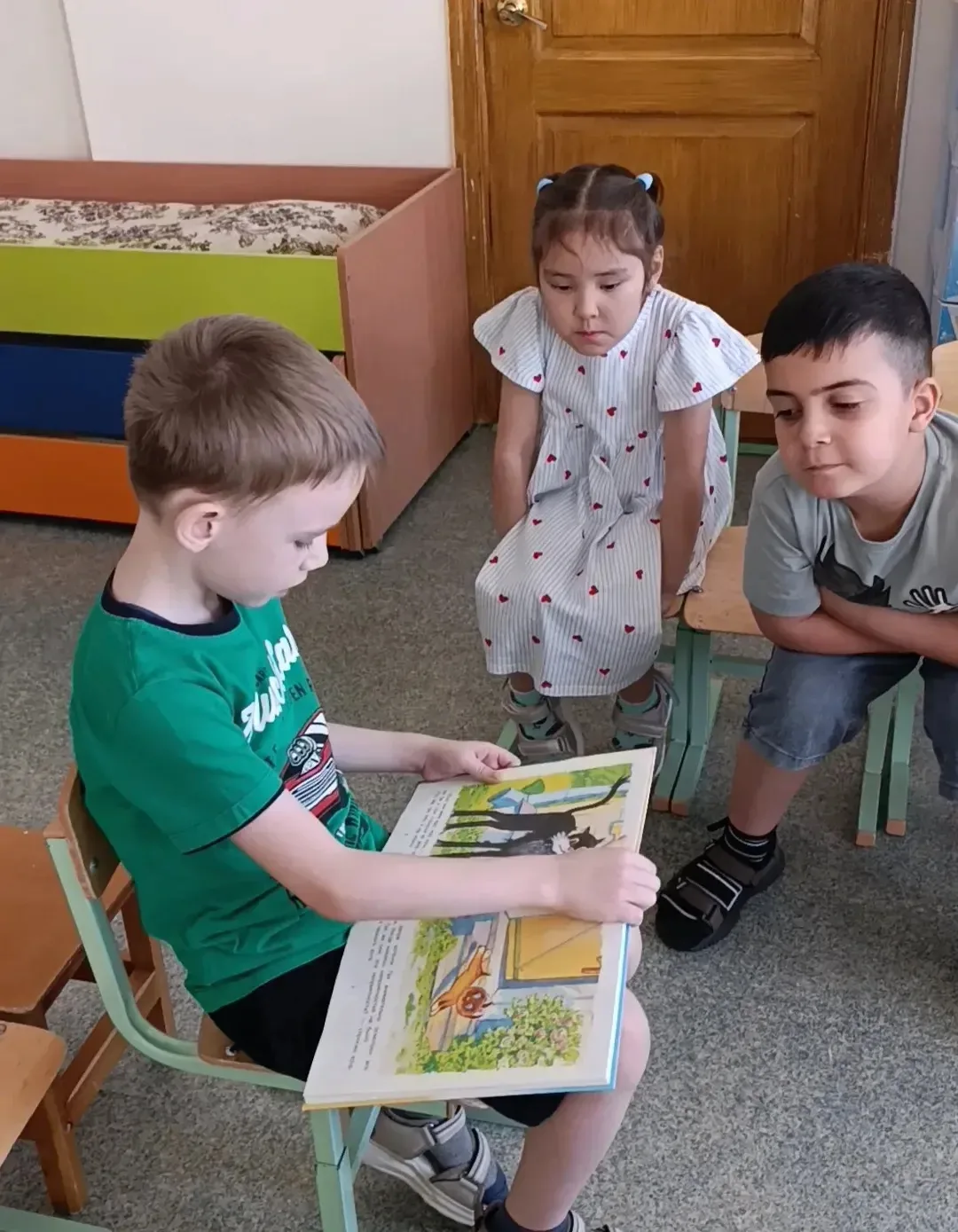Сегодня в группе "Сказка" прошёл тематический день, посвященный Всемирному дню чтения.