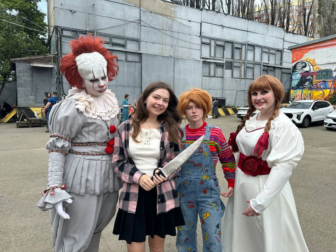 Вот это встреча на Хэллоуин! 🎃😱 Пеннивайз, Чаки и Аннабель в одном кадре — настоящий ...