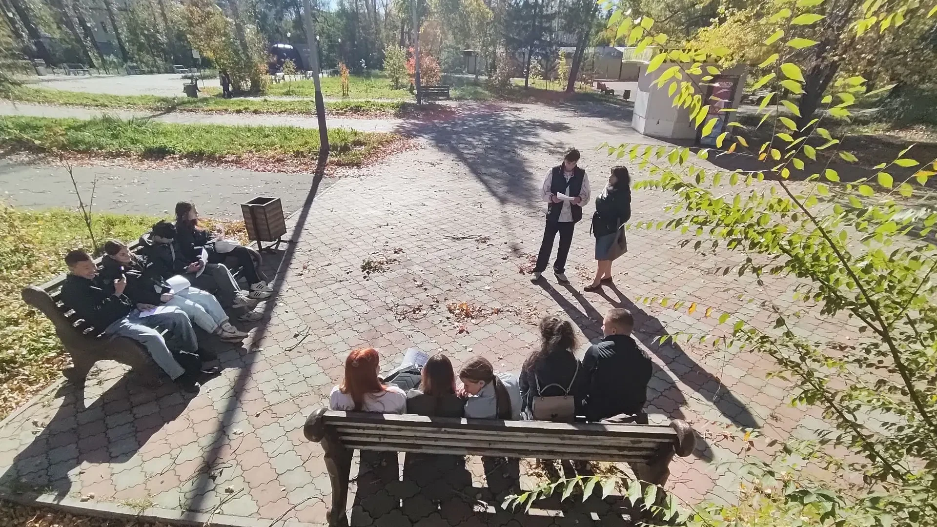 🌳 Занятие по английскому языку прошло в городском парке.