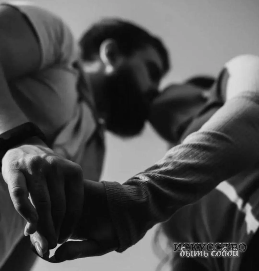 И вот мы встретились... Спустя некоторое время мы стояли на улице и крепко обнимали дру...