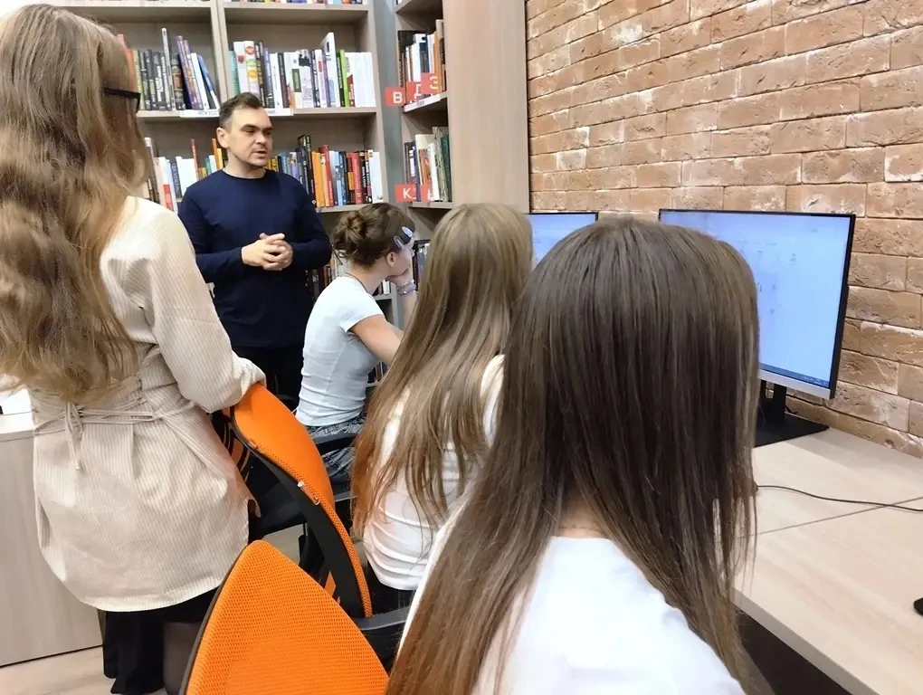 🎓 📚 🖥️ 5 октября обучающиеся 10 «А» класса МБОУ «Школа № 79» под руководством классн...
