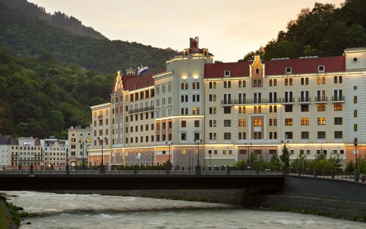 Откройте комфортный отдых в отеле RADISSON ROSA KHUTOR (РЭДИССОН РОЗА ХУТОР) в Красной ...