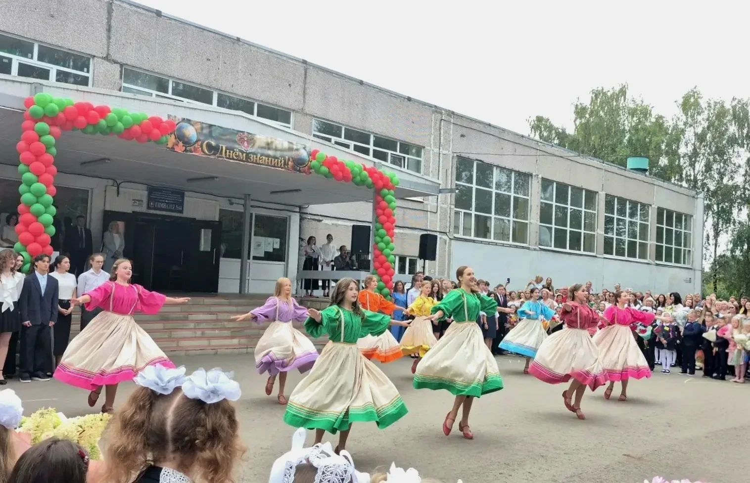 🎶 Флешмоб объединил больше тысячи школьников Верхневолжья