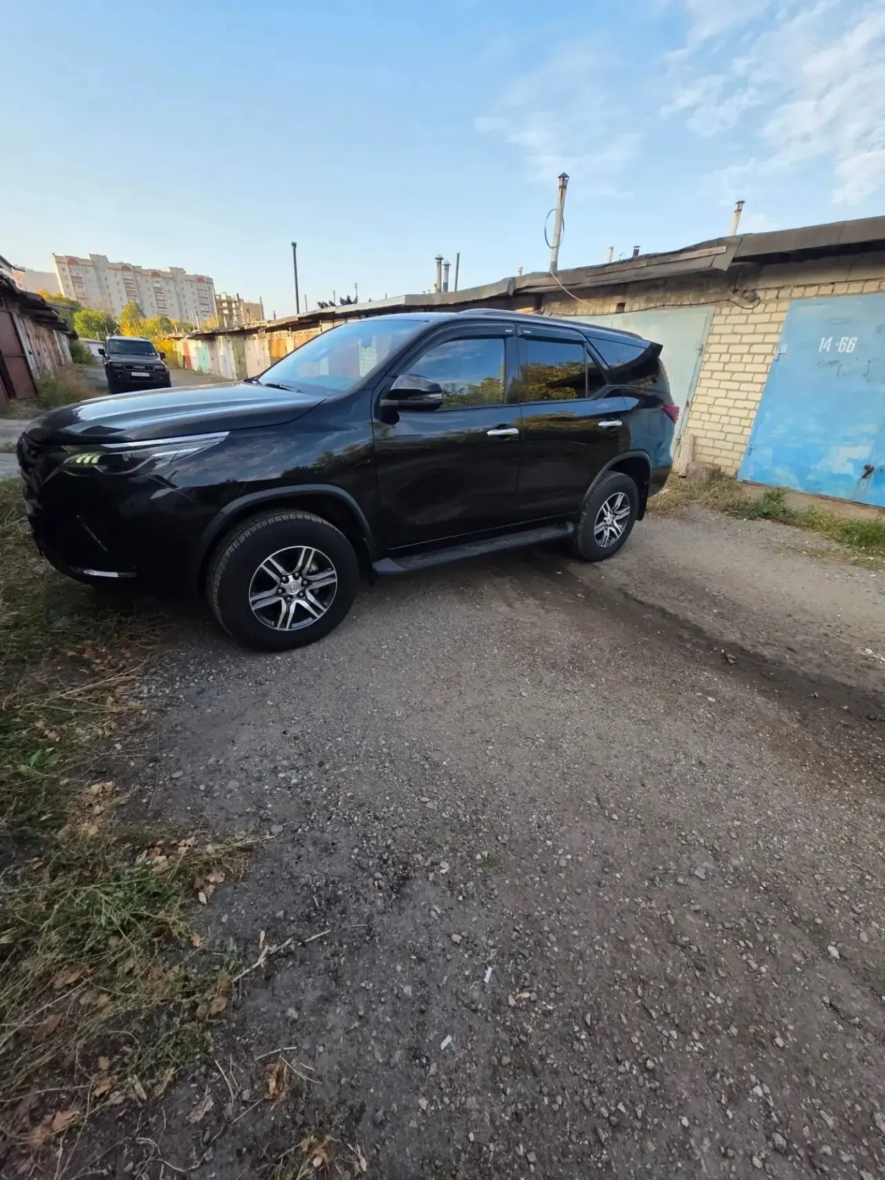 Продам Toyota Fortuner 2,4 AT, 2022 года от ХОЗЯИНА. Машина в идеальном состоянии, неби...