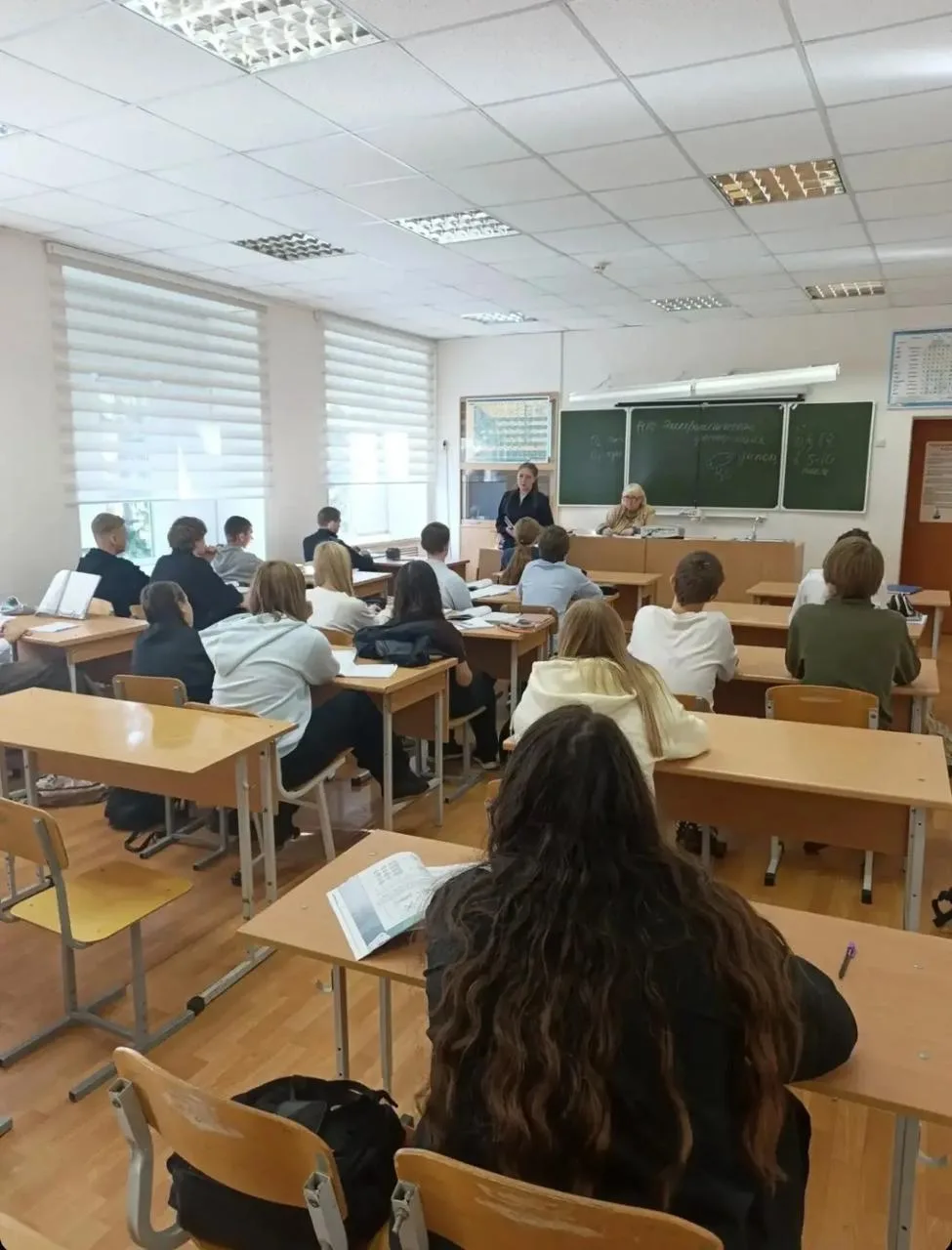 👮‍♂️ В Миассе школьникам рассказывают, как не стать участниками мошеннических схем. В ...
