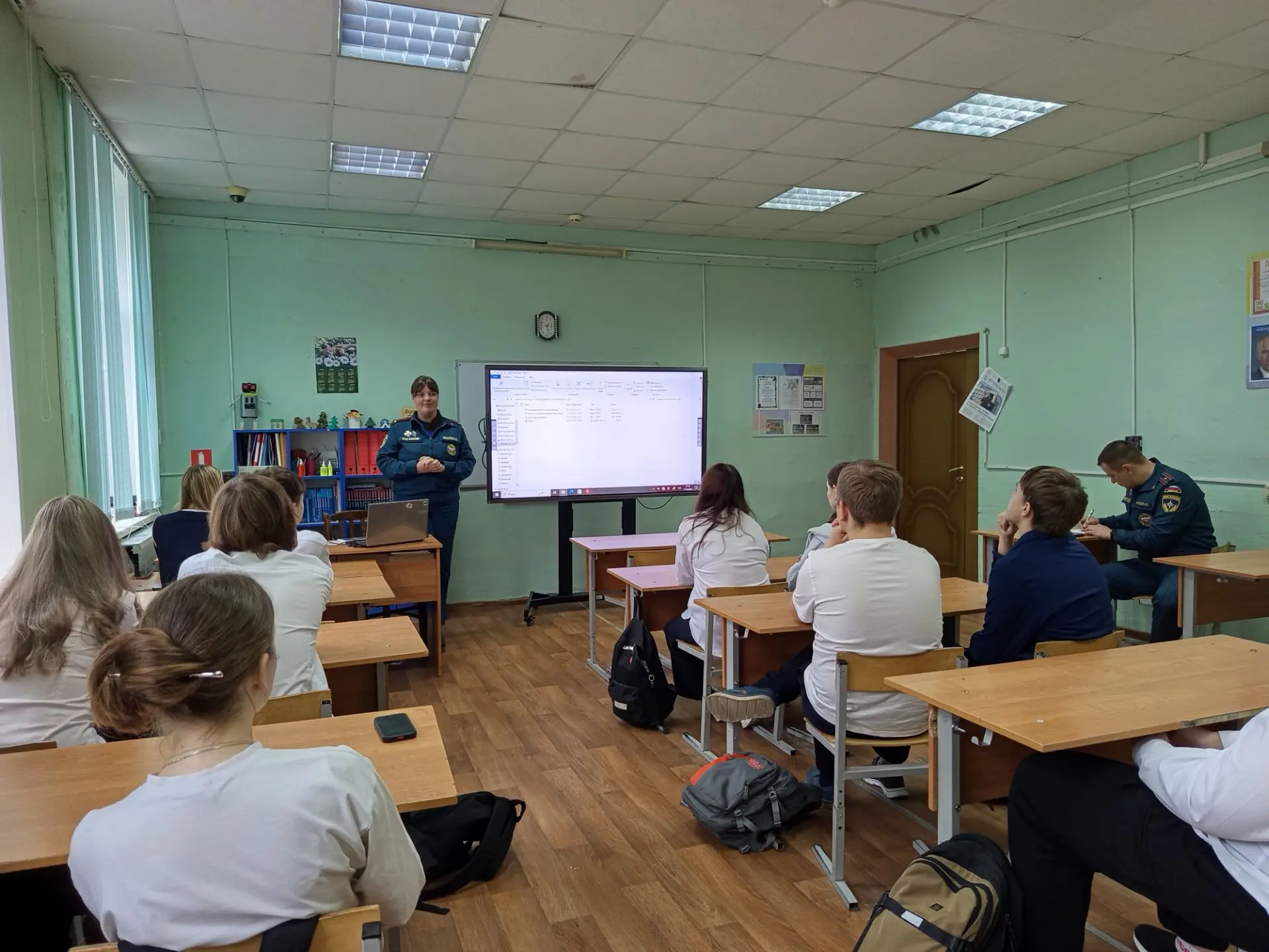 Сегодня  для ребят 10-11 классов представителями ГУ МЧС России по Новгородской области ...