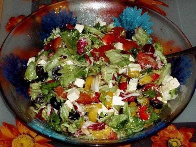🥗 Средиземноморский салат — легкость на вашем столе!