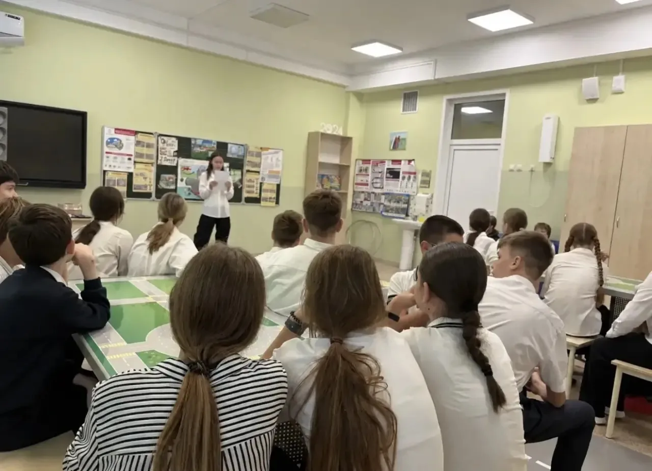 14.10  в  7 «Р» классе состоялось мероприятие «Правила дорожного движения »🚗🚫⛔