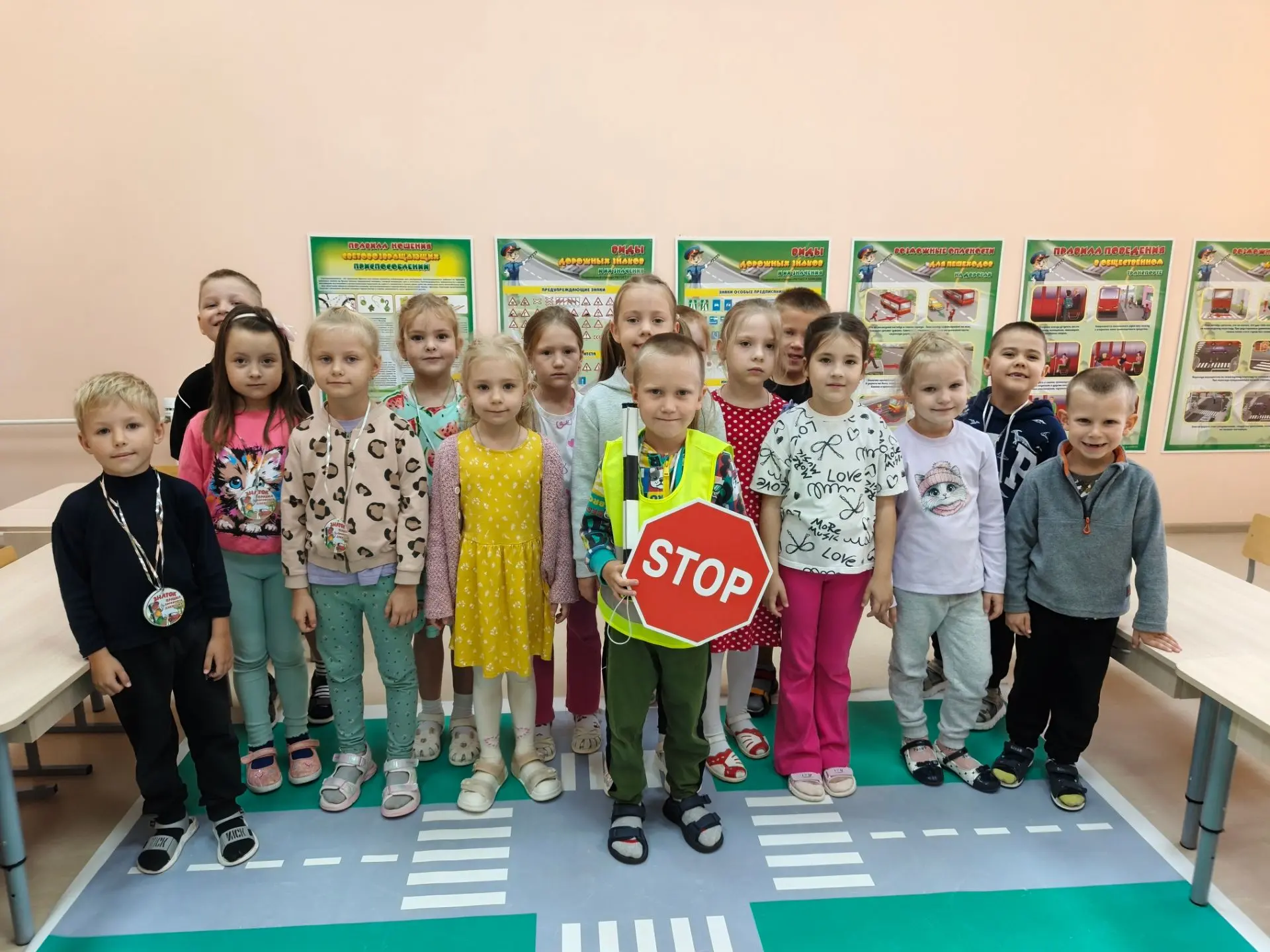 В нашем детском саду завершился месячник безопасности дорожного движения. Его цель — на...