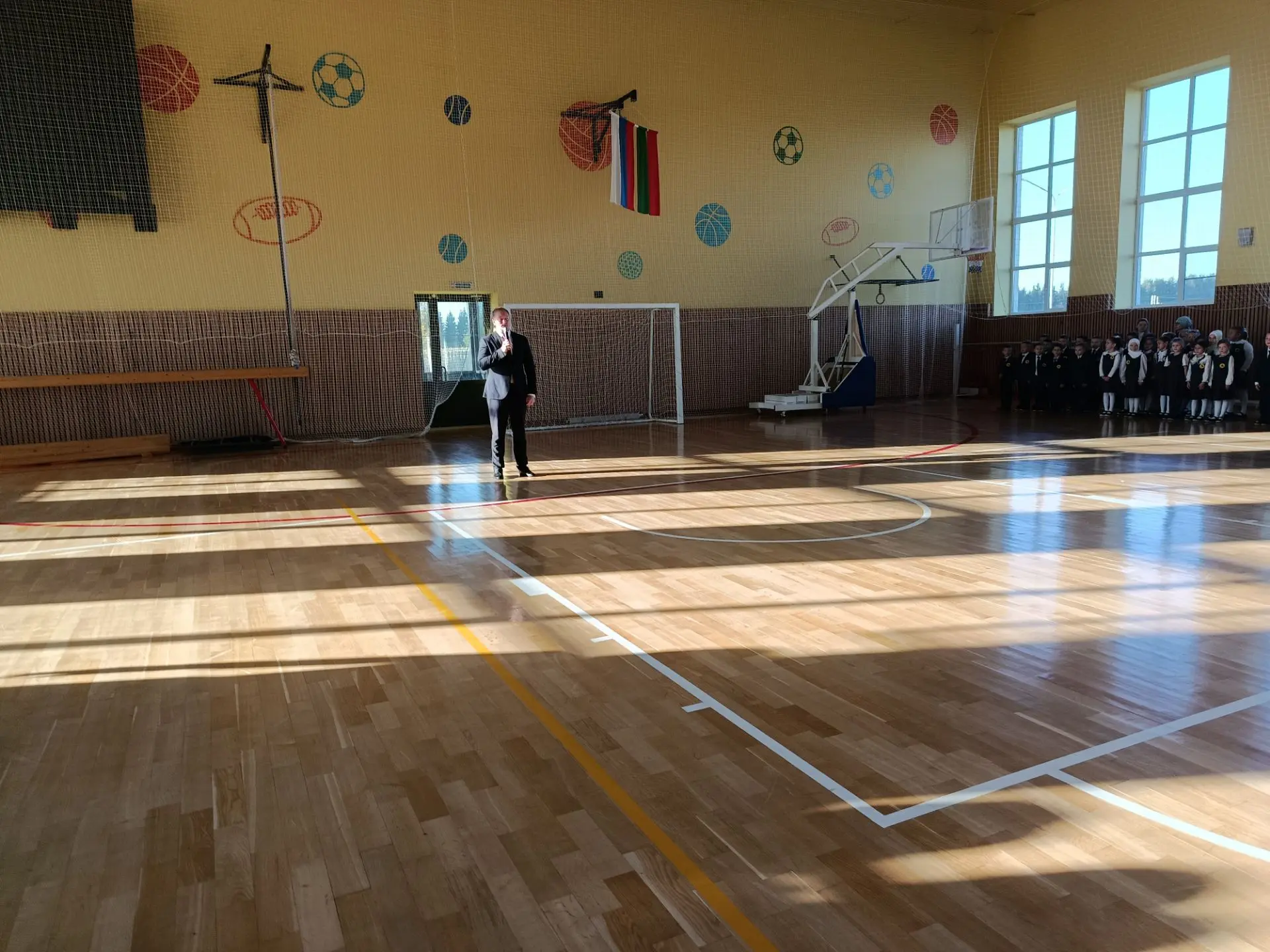 Утро понедельника в МБОУ «Сабинская СОШ» началось с торжественной линейки. В рамках мер...