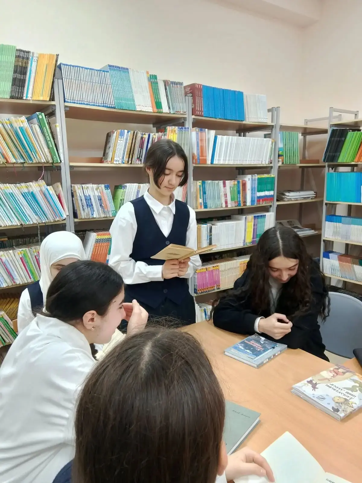 Сегодня в  библиотеке МКОУ «Зрыхская СОШ имени Героя России С.С.Сулейманова» прошел отк...