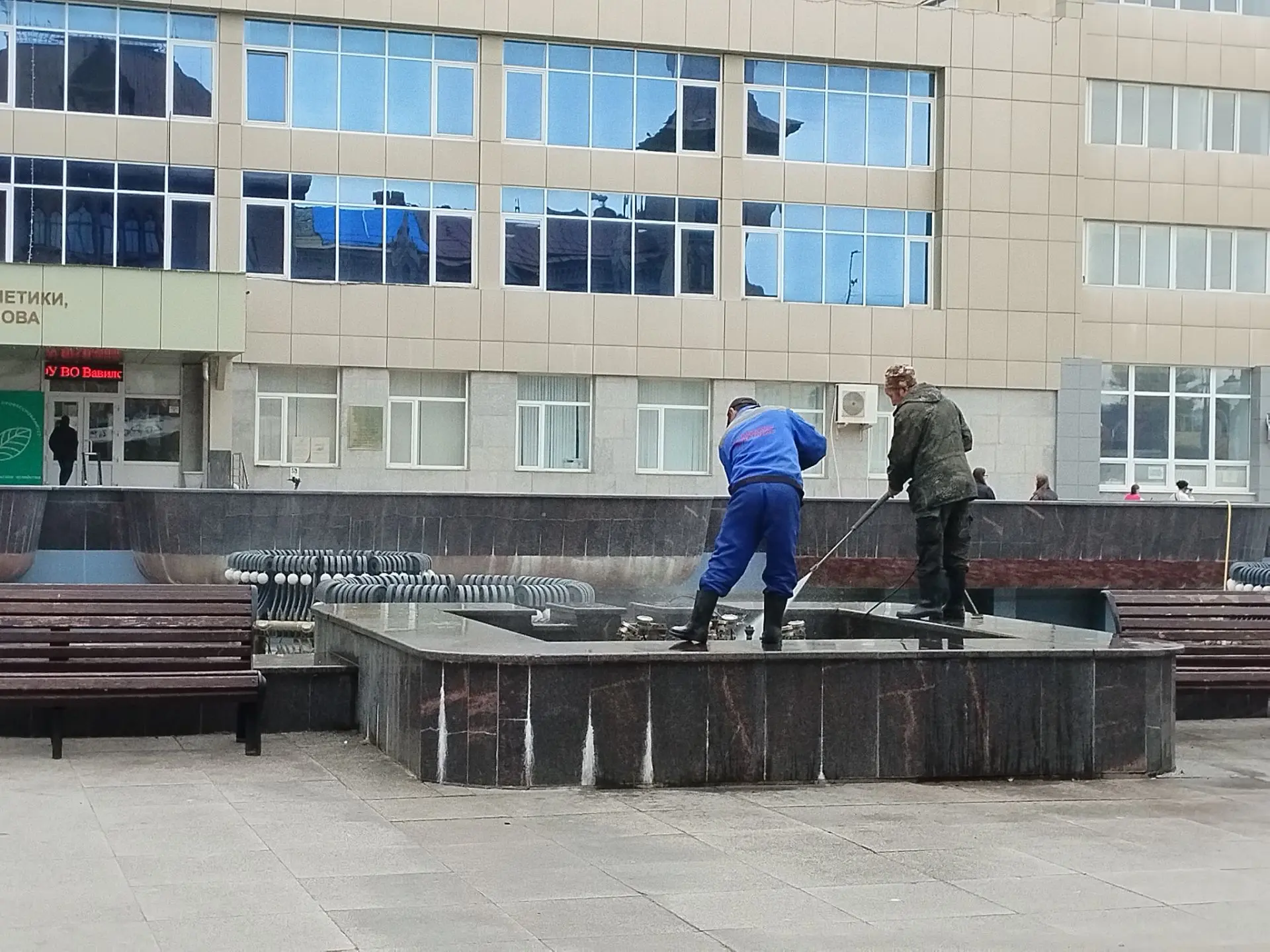 В Саратове начался субботник.😊