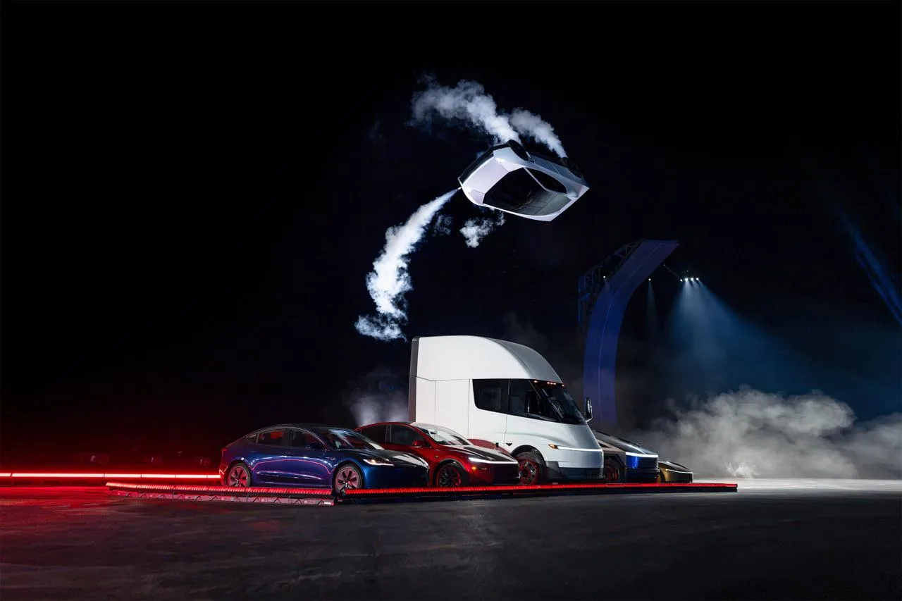 Tesla представила «летающий» автомобиль