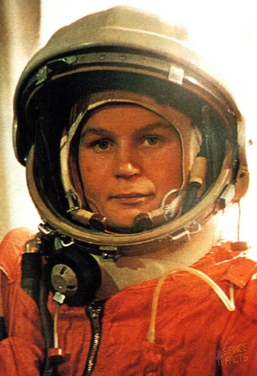 Первая женщина космонавт Валентина Терешкова перед вылетом на космическом корабле Восто...