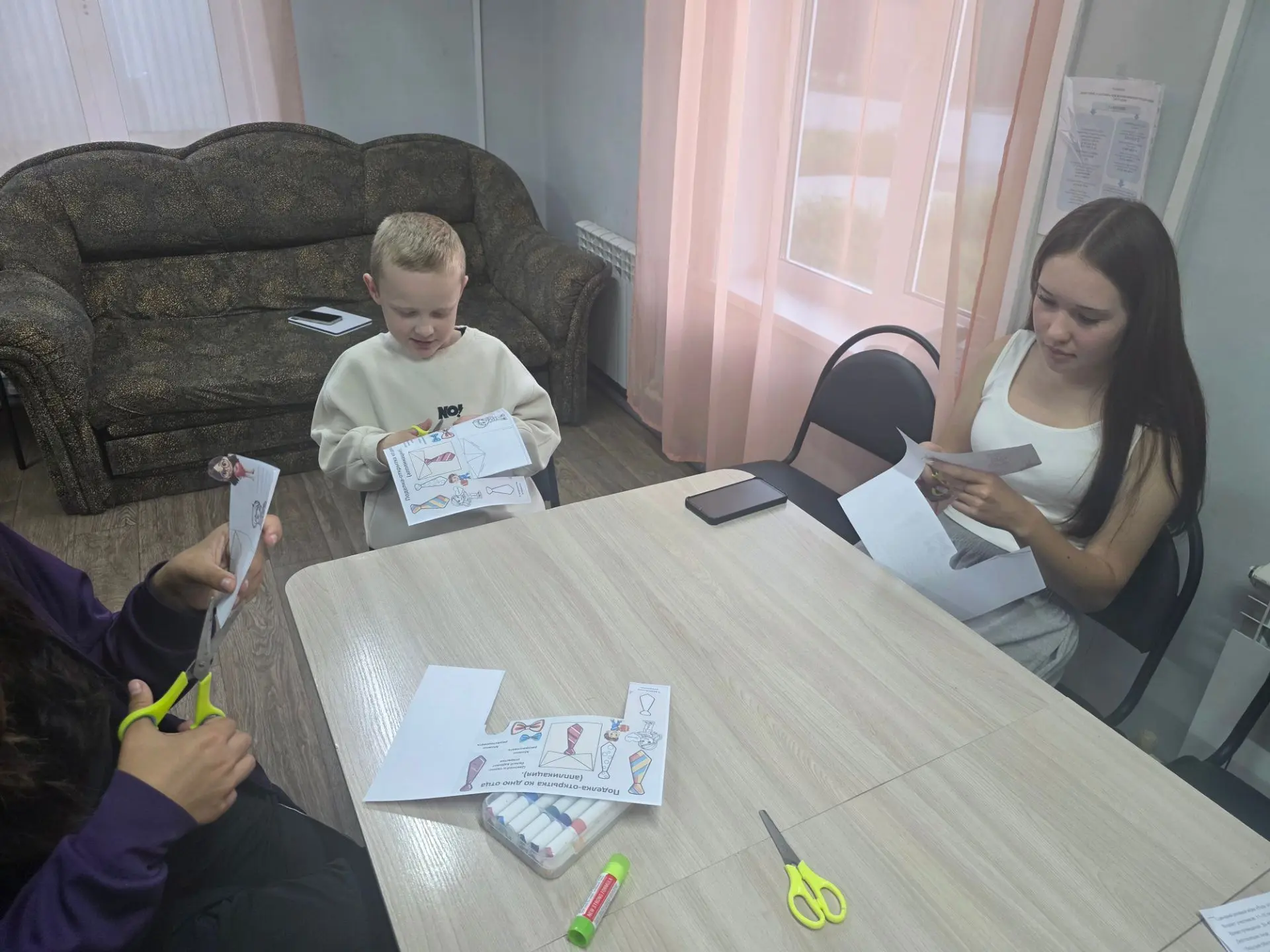 В сельском клубе села Охотское прошёл творческий мастер-класс «Подарок папе», приурочен...