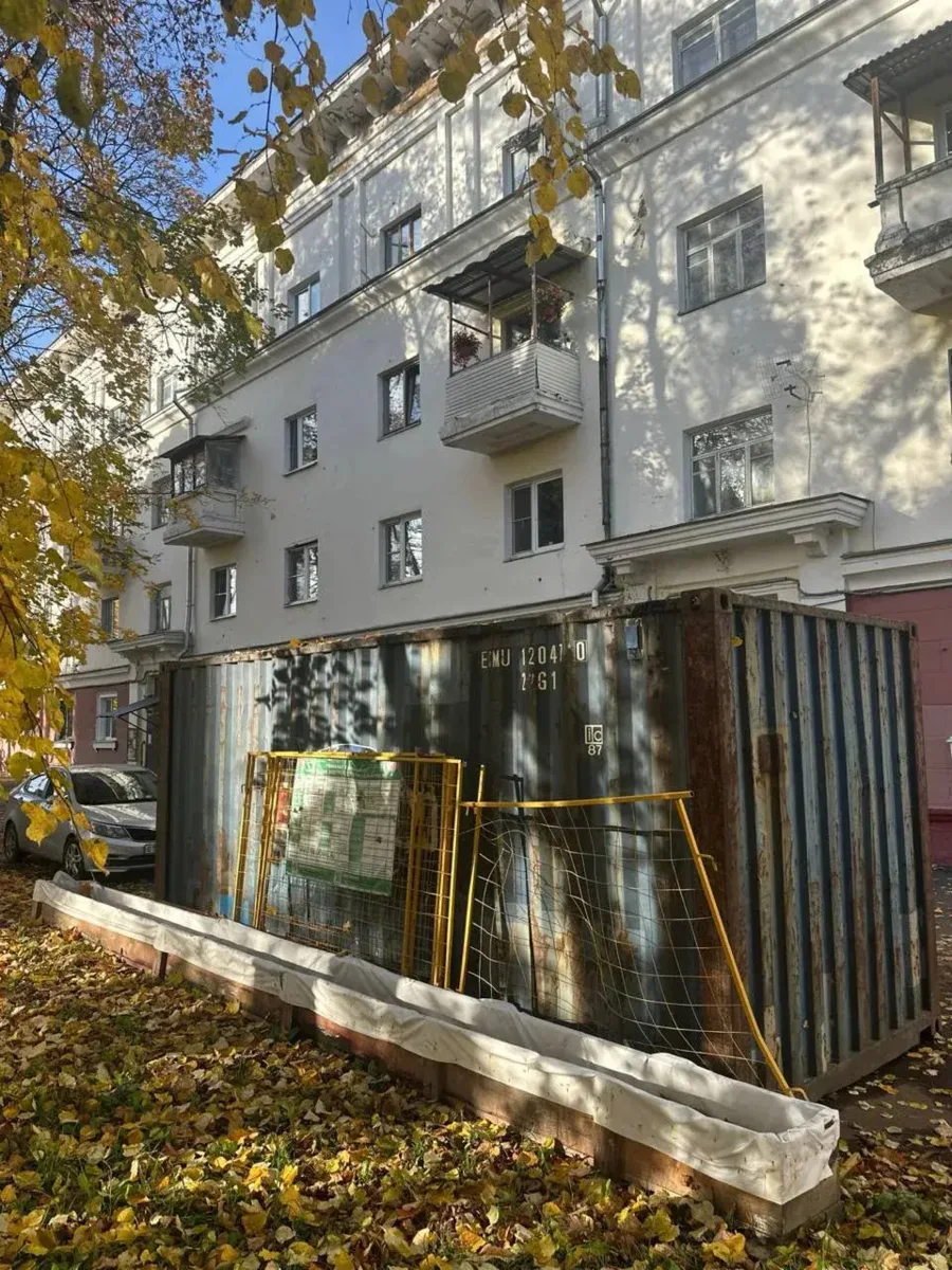 📍Горожане просят привести в порядок участок за домом по ул. Институтской
