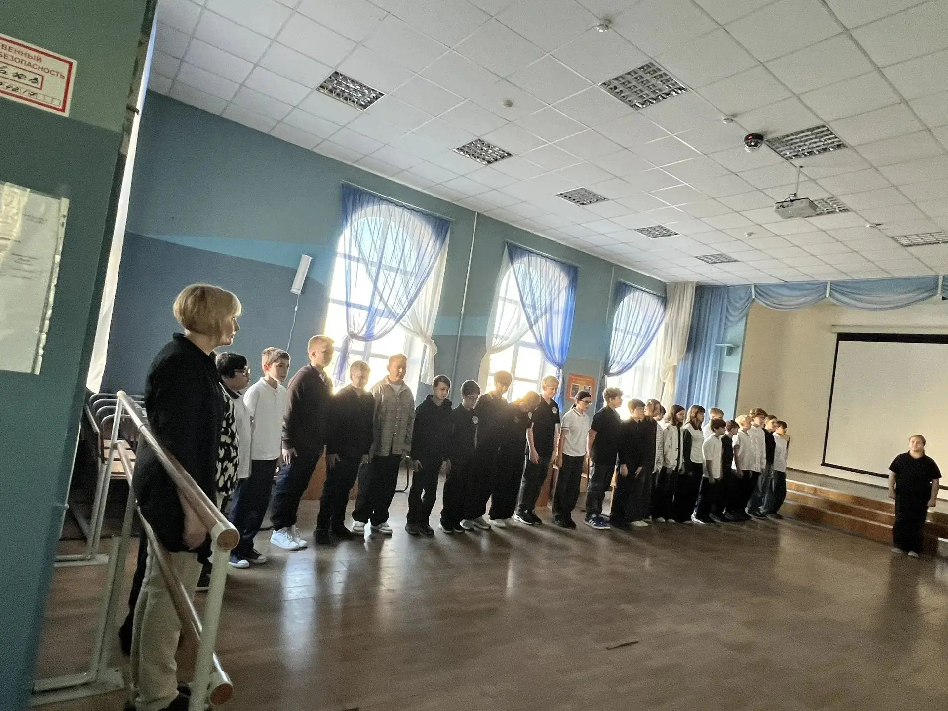 🎉 Торжественная линейка: поднимаем флаг и отмечаем важные даты! 🎉