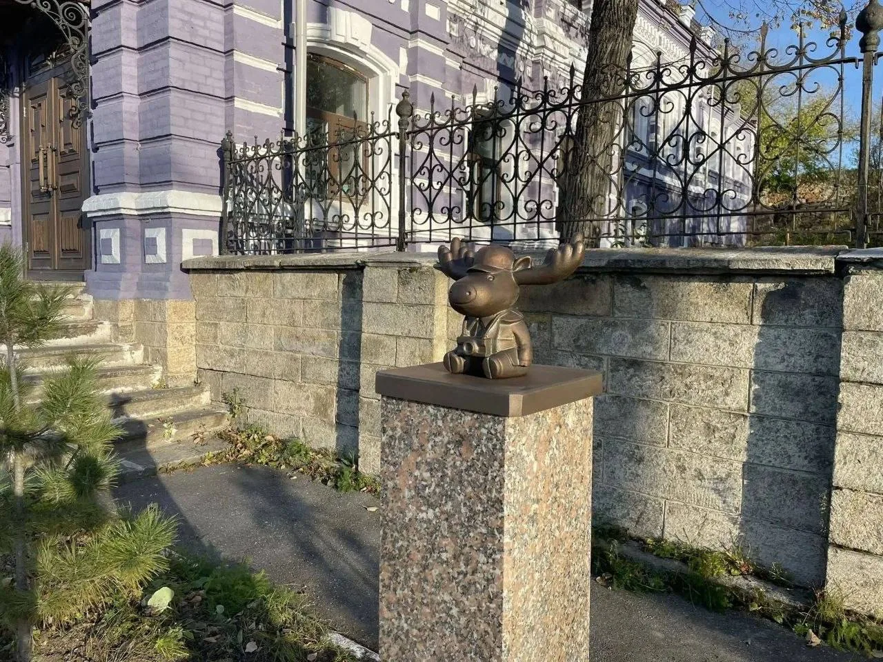 В Миассе установили семь бронзовых фигурок лосят. Они появились в Старом городе и стали...