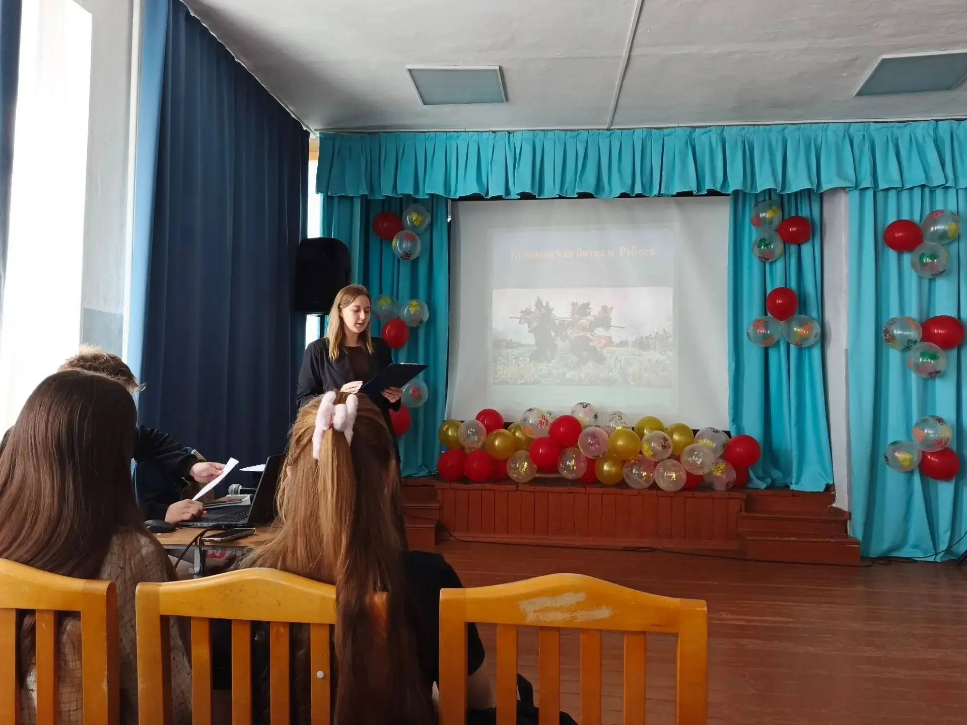 🎨 Прикосновение к великому искусству: старшеклассники познакомились с творчеством Андр...