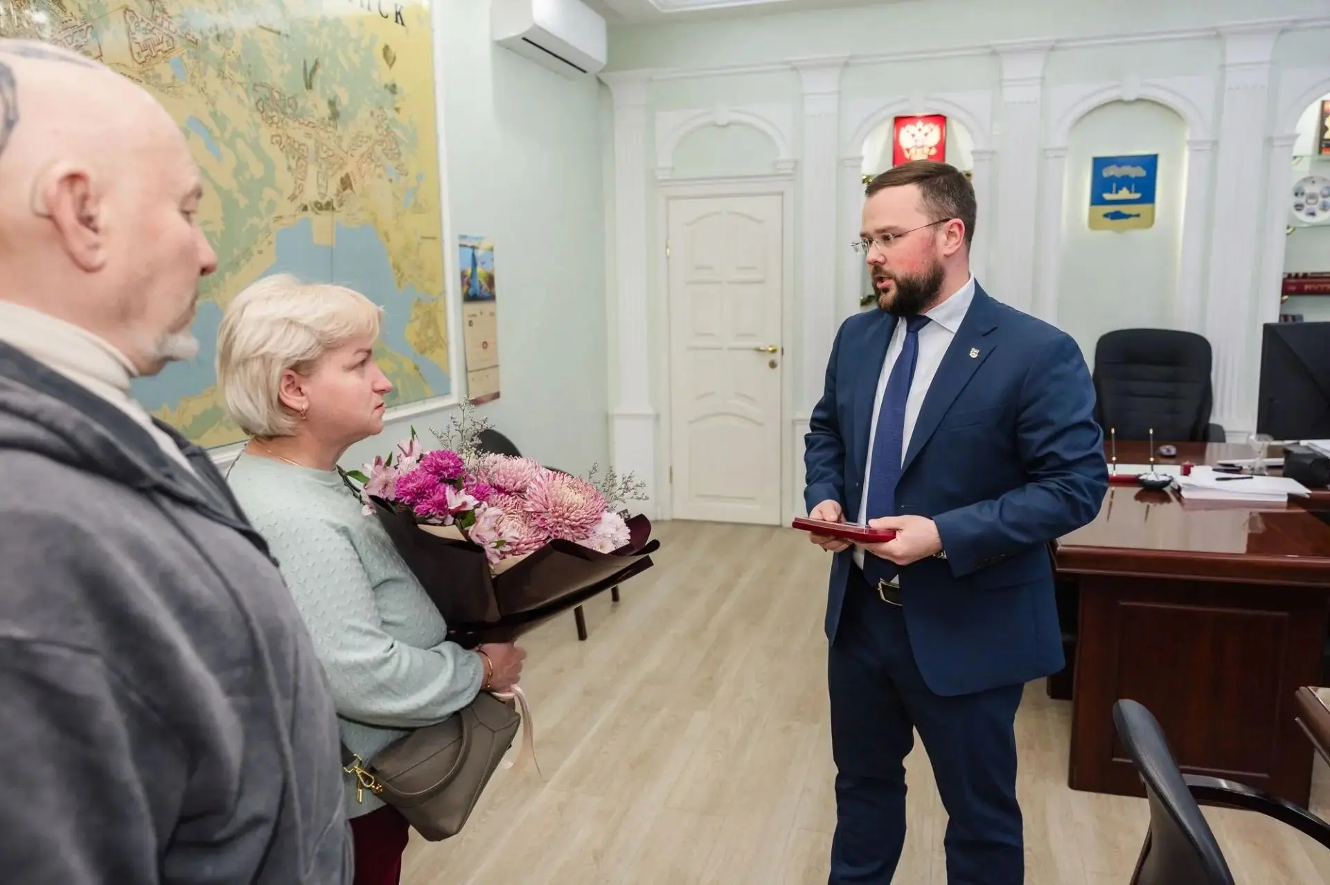 🕯Родителям погибшего мурманчанина передали Орден Мужества