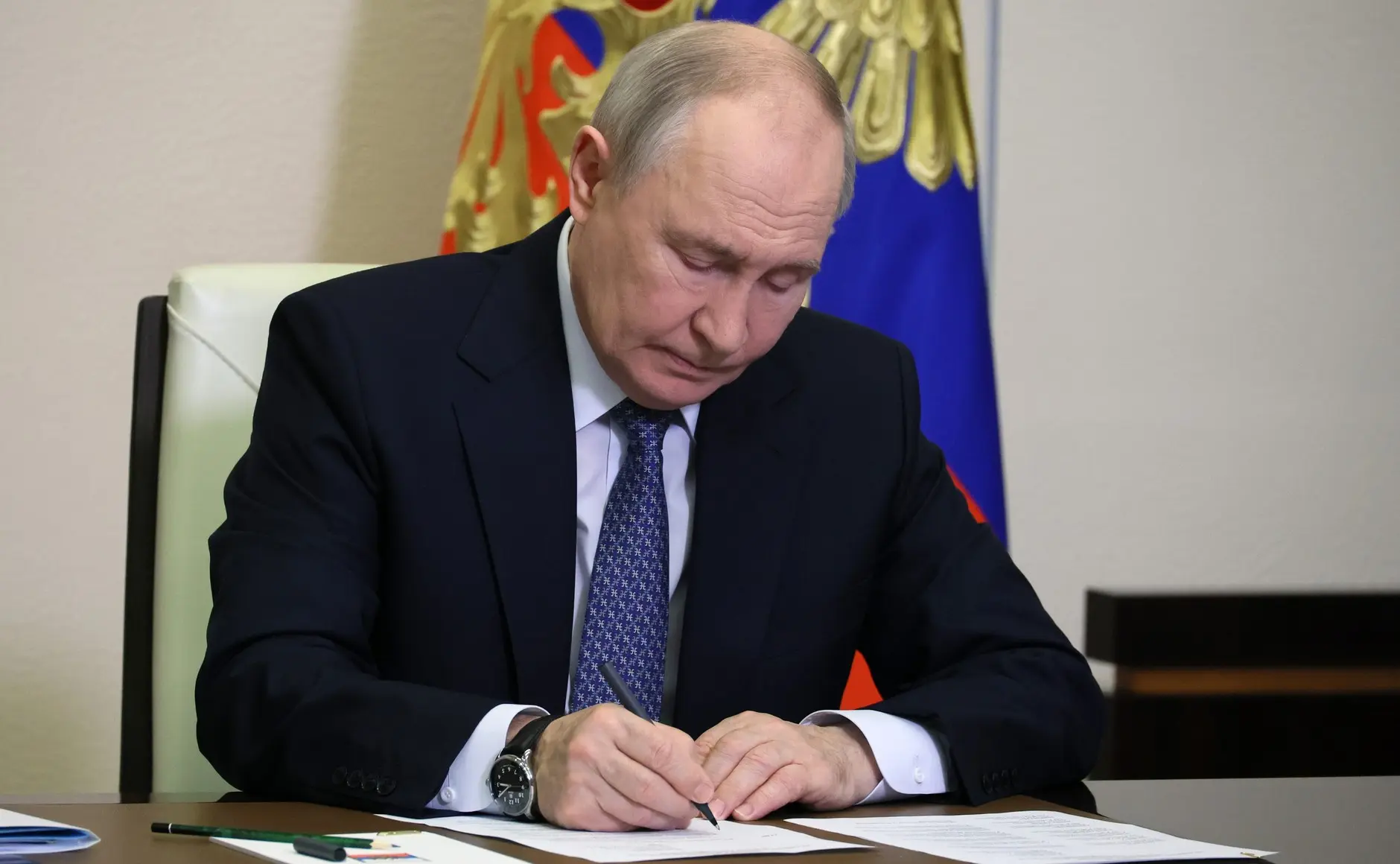 Путин обязал стратегические предприятия согласовывать исполнение иностранных законов